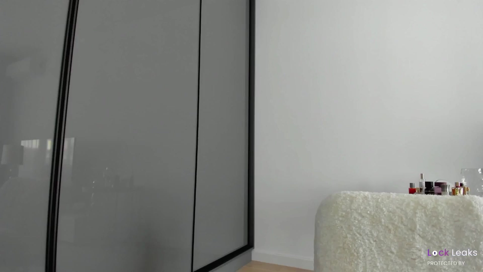 Gallery image thumbnail from L_U_A_'s myfreecams stream on, 10/09/2024, 09:03 image 16 of 20
