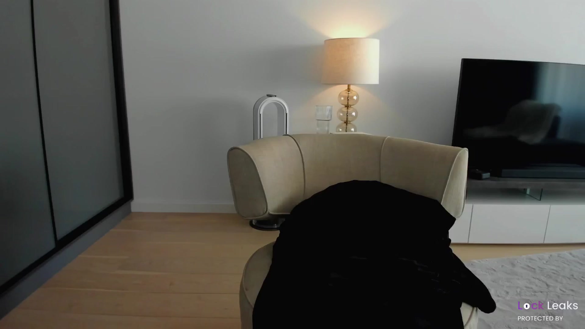 Gallery image thumbnail from L_U_A_'s myfreecams stream on, 01/02/2025, 09:56 image 5 of 20