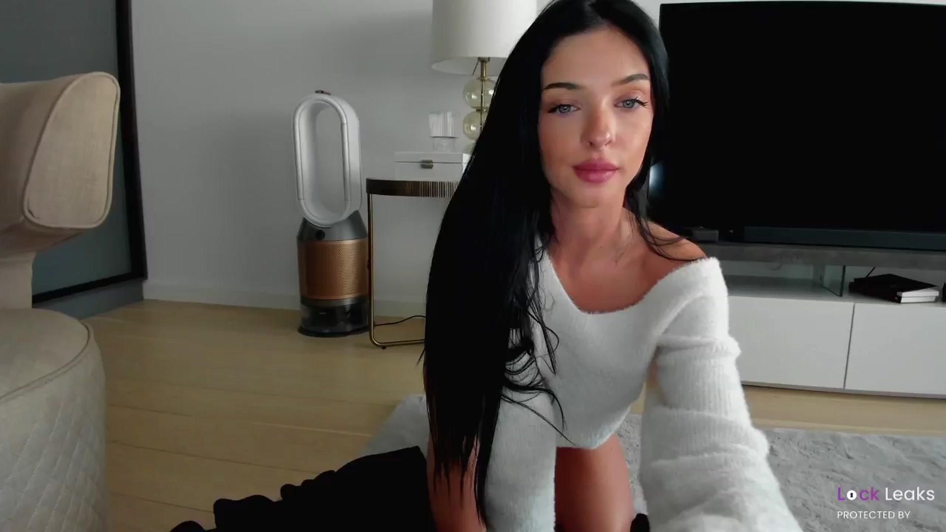 Gallery image thumbnail from L_U_A_'s myfreecams stream on, 01/07/2025, 10:31 image 9 of 20