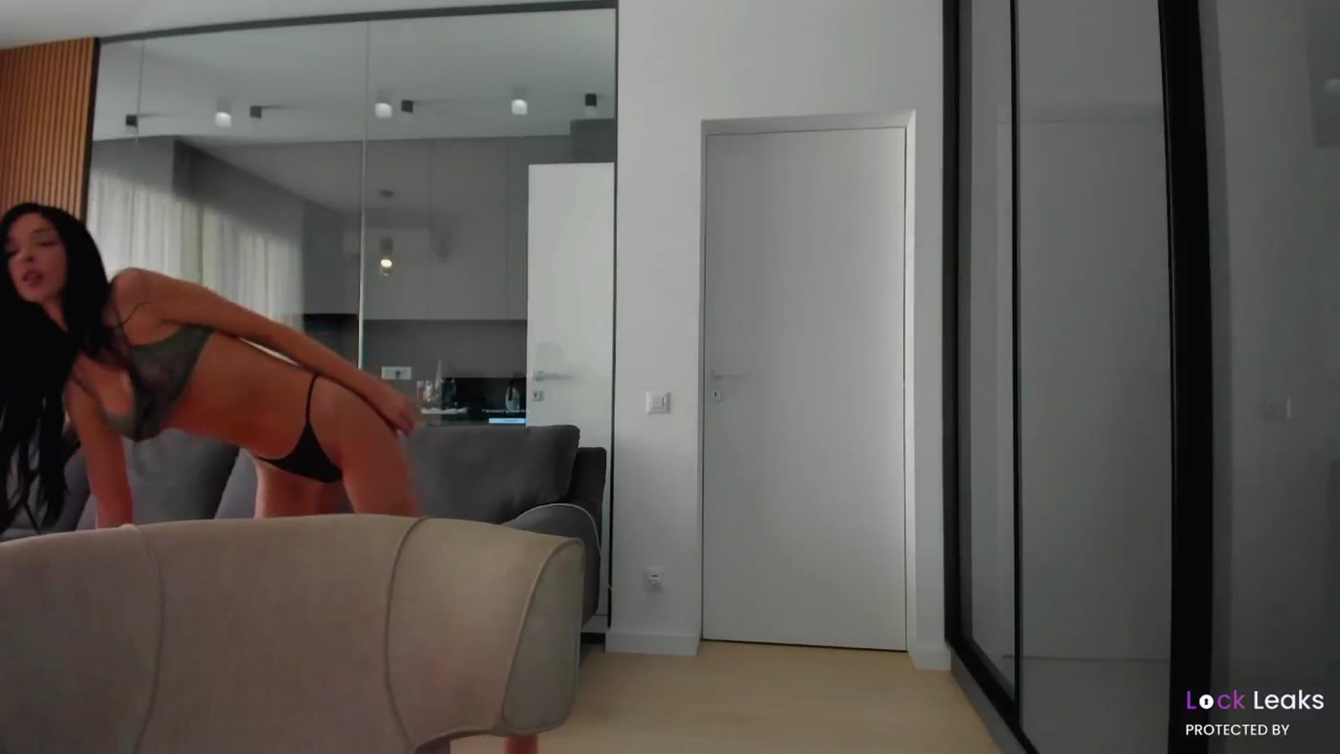 Gallery image thumbnail from L_U_A_'s myfreecams stream on, 03/07/2025, 10:39 image 7 of 20