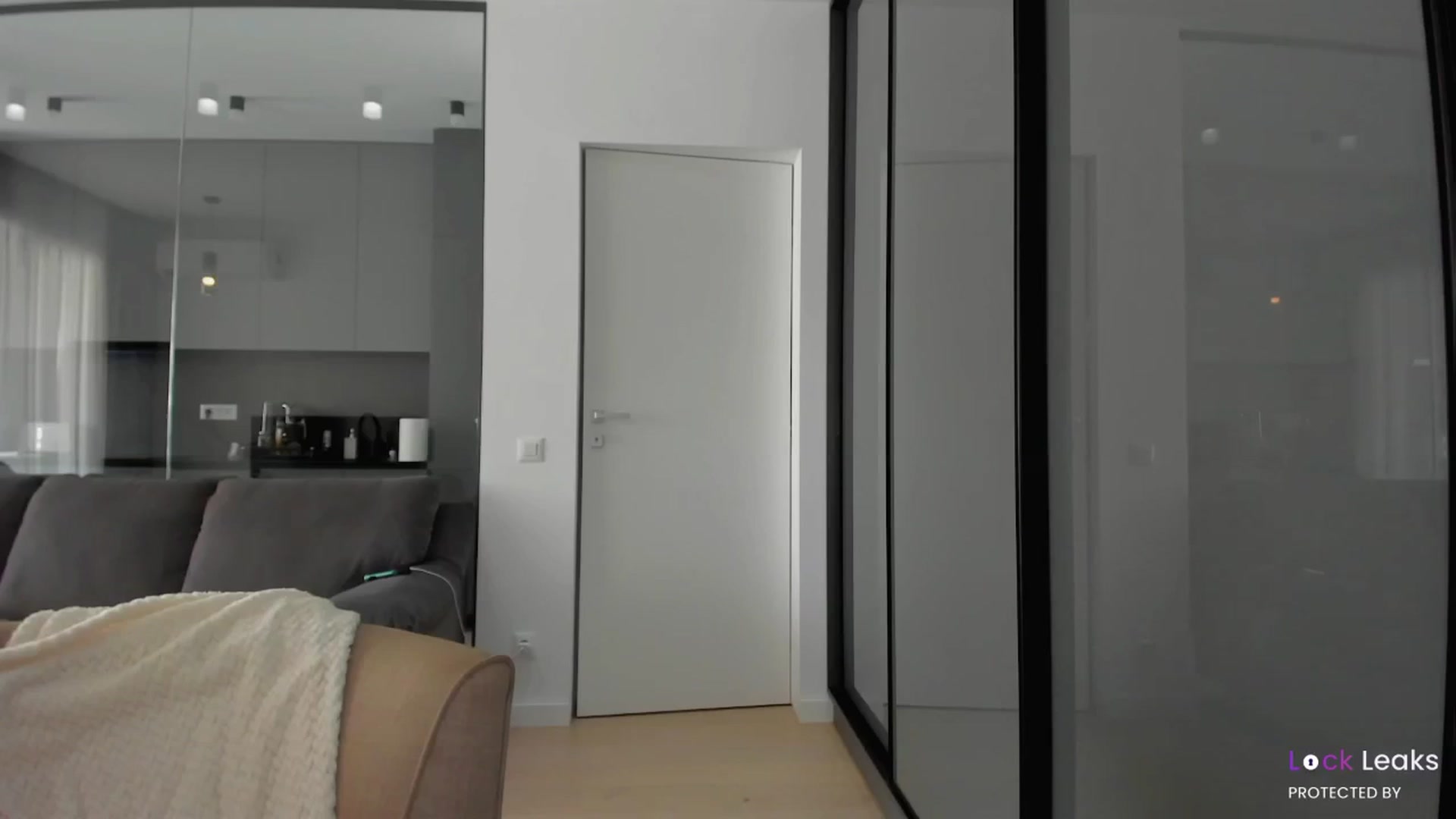 Gallery image thumbnail from L_U_A_'s myfreecams stream on, 04/25/2025, 10:13 image 18 of 20
