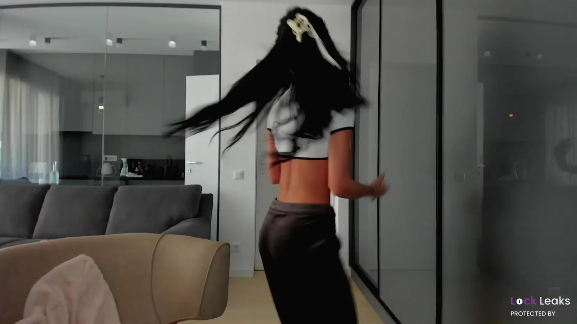 Gallery image thumbnail from L_U_A_'s myfreecams stream on, 06/02/2025, 09:26 image 15 of 20