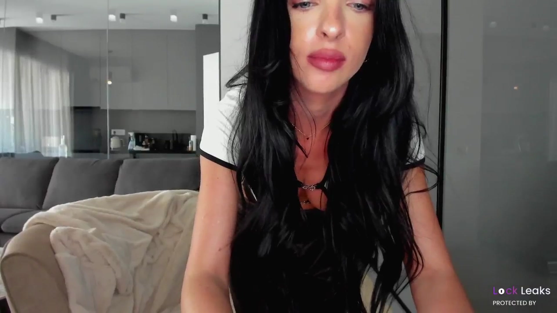 Gallery image thumbnail from L_U_A_'s myfreecams stream on, 06/02/2025, 10:59 image 4 of 20