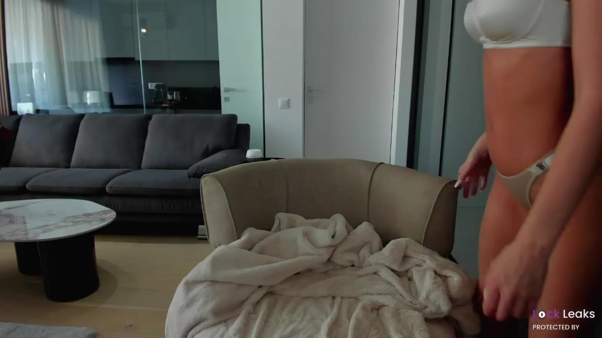 Gallery image thumbnail from L_U_A_'s myfreecams stream on, 08/01/2025, 09:22 image 14 of 20