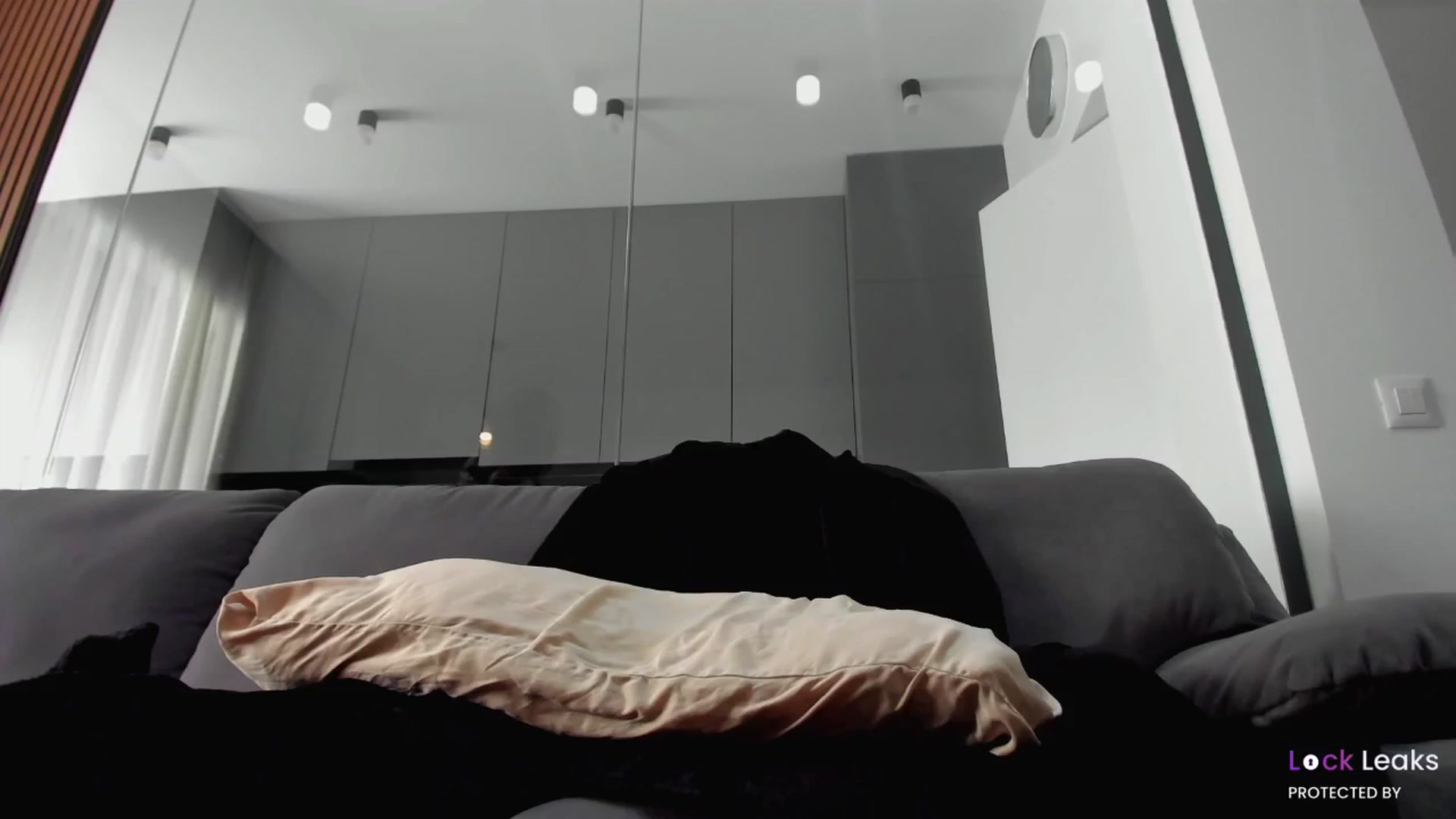 Gallery image thumbnail from L_U_A_'s myfreecams stream on, 09/27/2025, 12:39 image 10 of 20