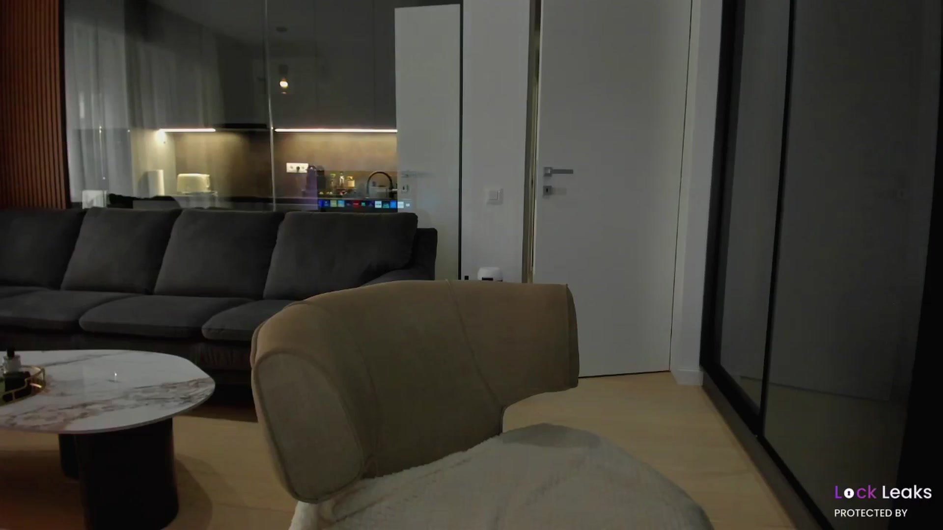 Gallery image thumbnail from L_U_A_'s myfreecams stream on, 10/04/2025, 09:44 image 4 of 20