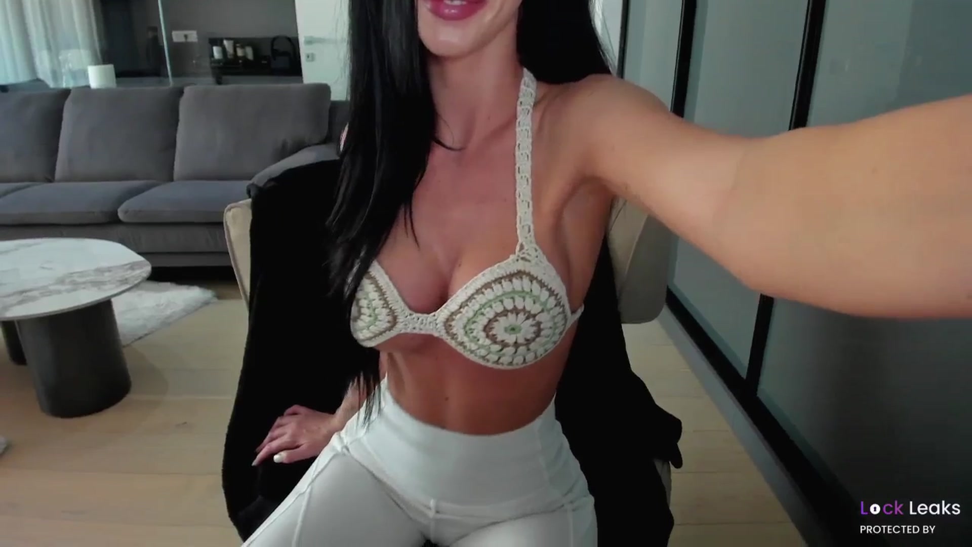 Gallery image thumbnail from L_U_A_'s myfreecams stream on, 10/17/2025, 11:35 image 10 of 20