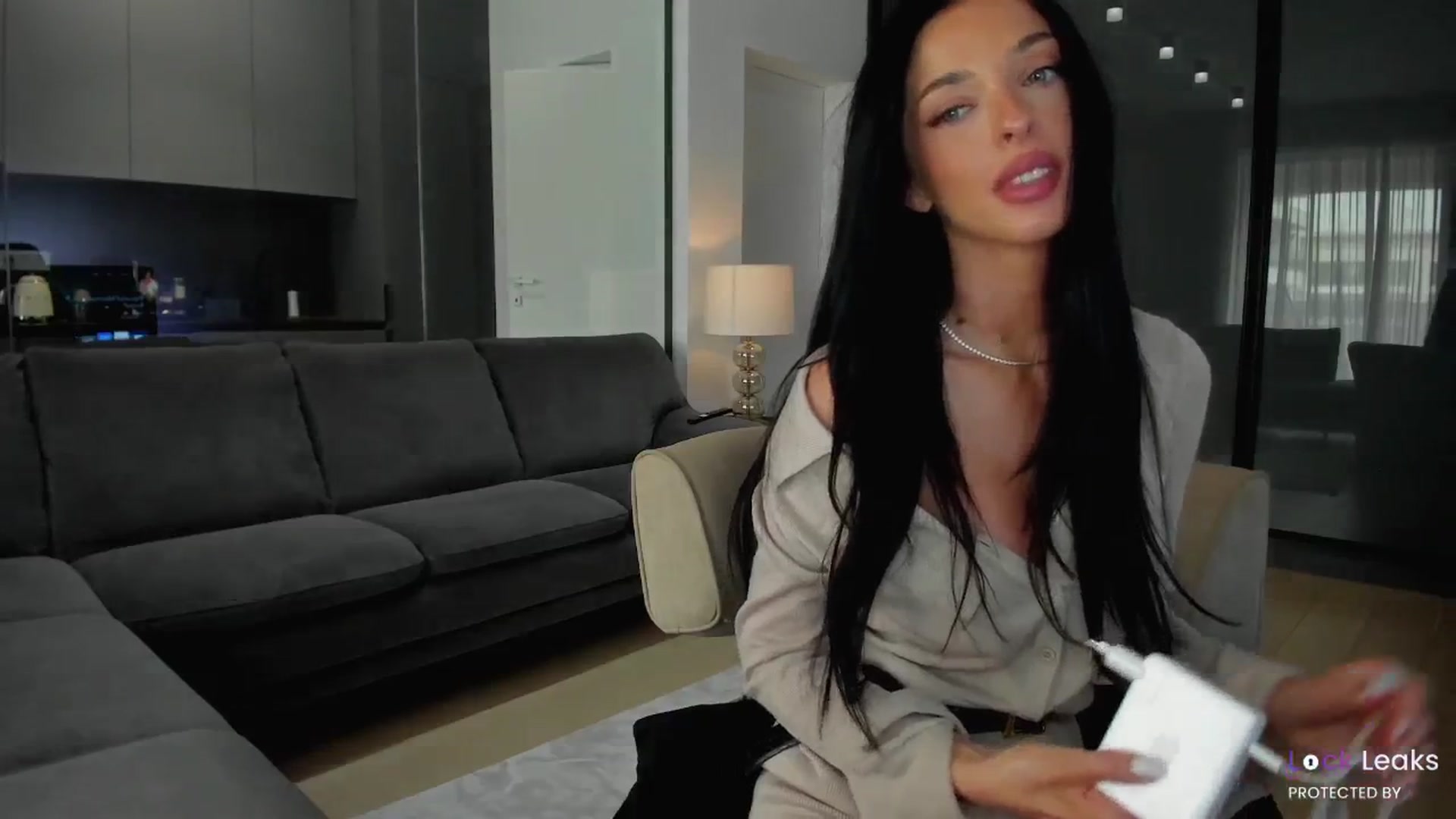 Gallery image thumbnail from L_U_A_'s myfreecams stream on, 12/04/2025, 09:37 image 5 of 20