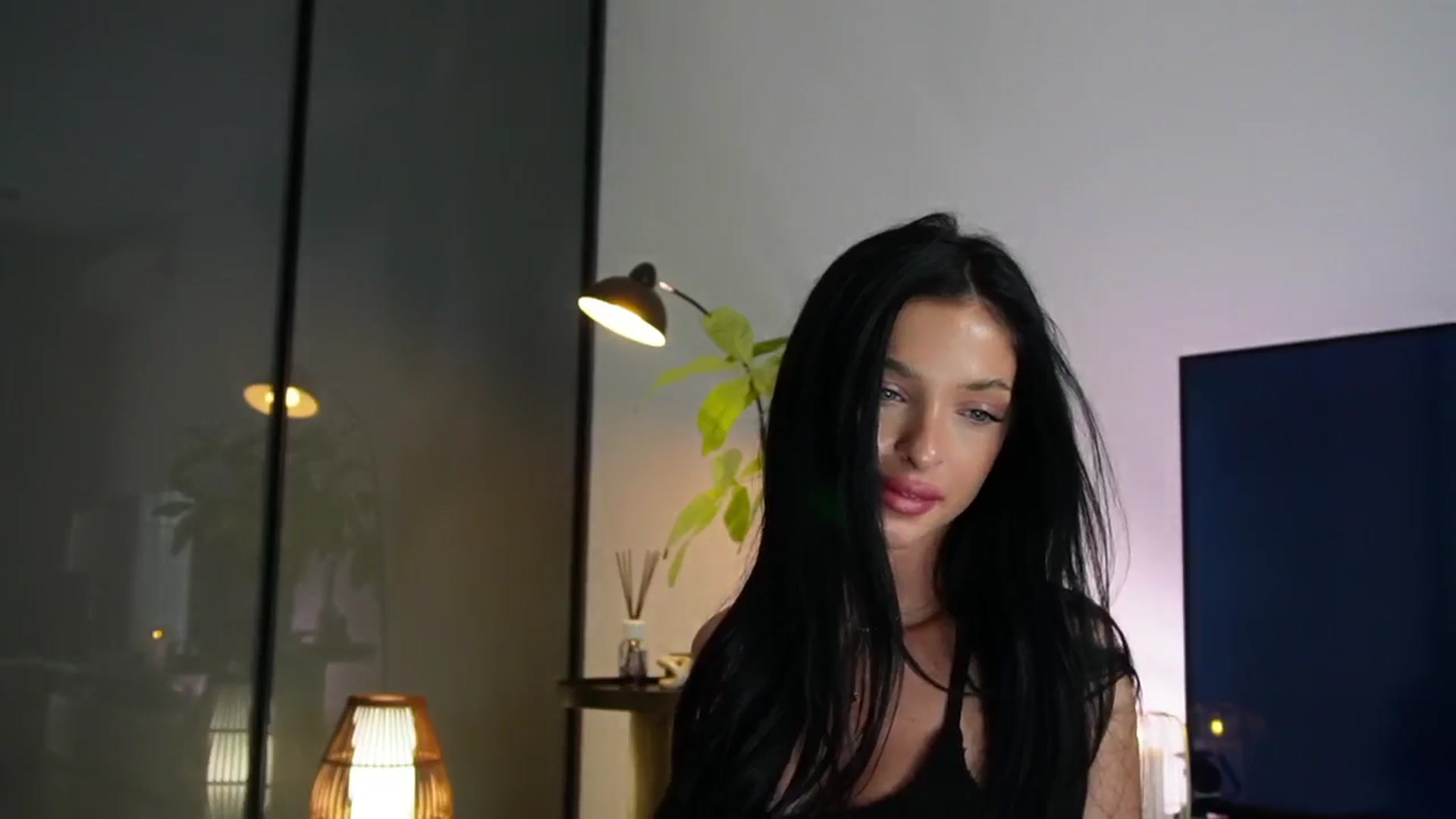 Gallery image thumbnail from L_U_A_'s myfreecams stream on, 12/17/2025, 10:43 image 15 of 20