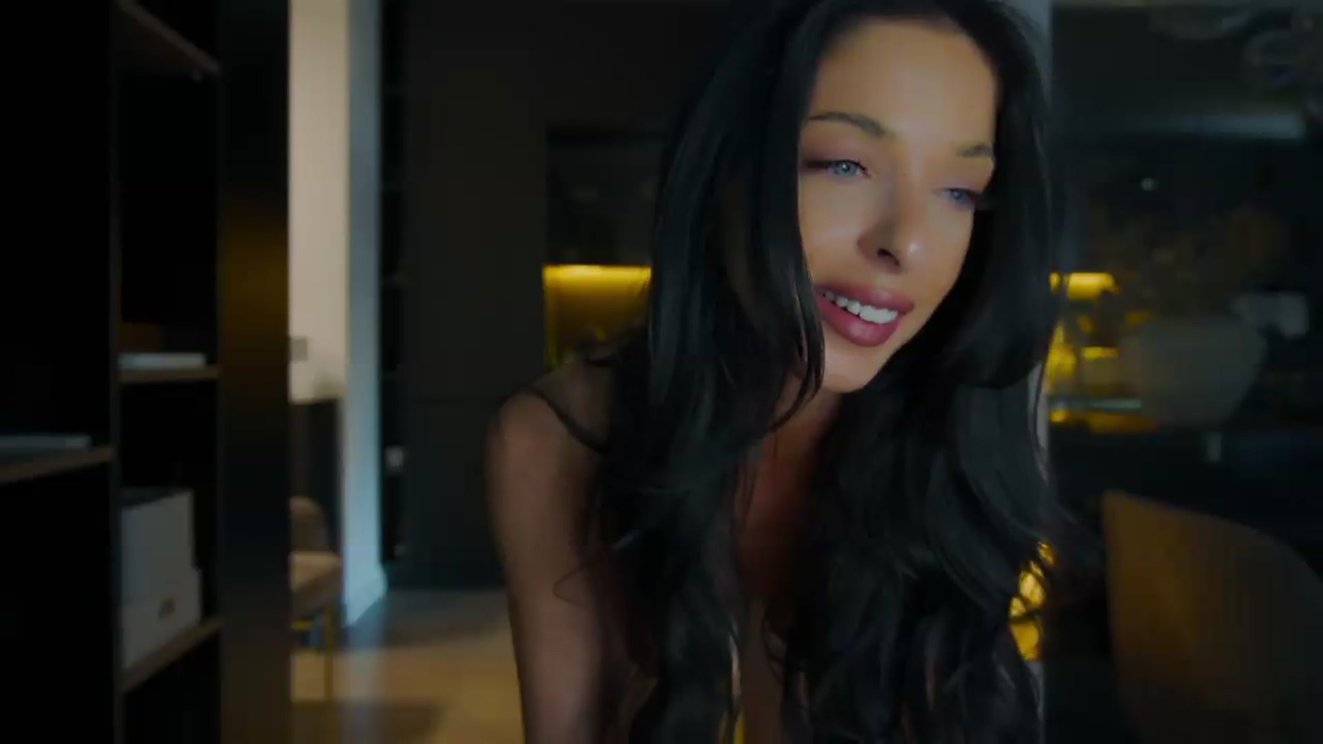 Gallery image thumbnail from L_U_A_'s myfreecams stream on, 05/18/2026, 16:09 image 16 of 20
