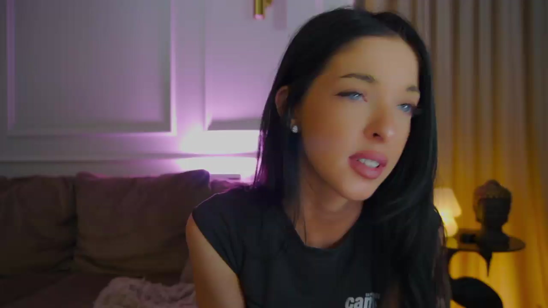 Gallery image thumbnail from L_U_A_'s myfreecams stream on, 06/03/2026, 10:10 image 4 of 20