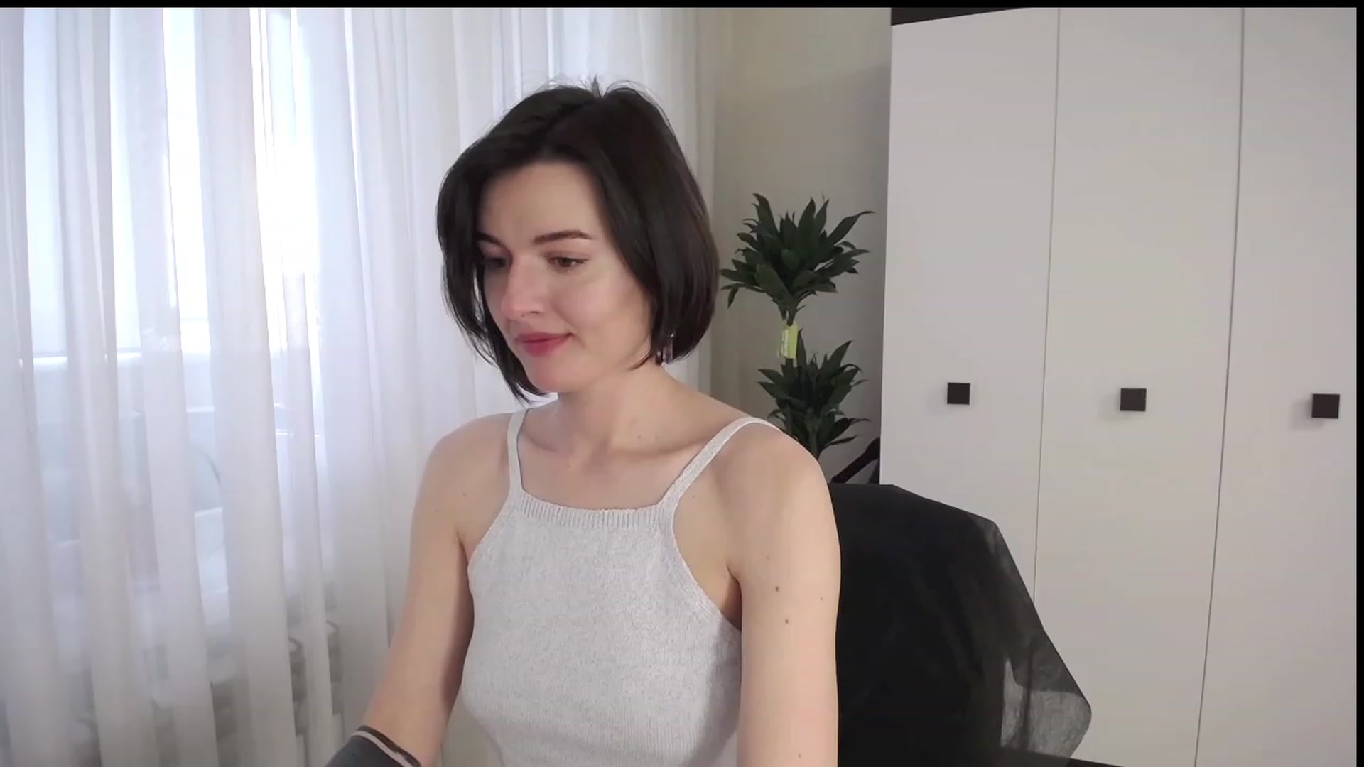 Gallery image thumbnail from L_lame's myfreecams stream on, 05/22/2023, 08:28 image 19 of 20