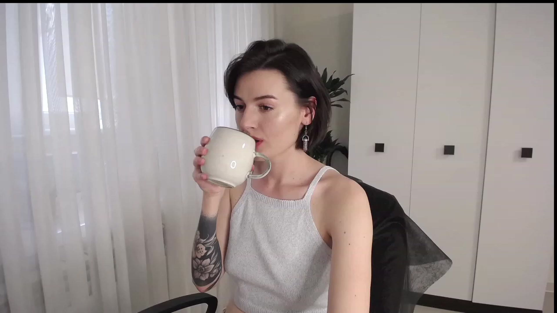 Gallery image thumbnail from L_lame's myfreecams stream on, 05/23/2023, 15:52 image 13 of 20