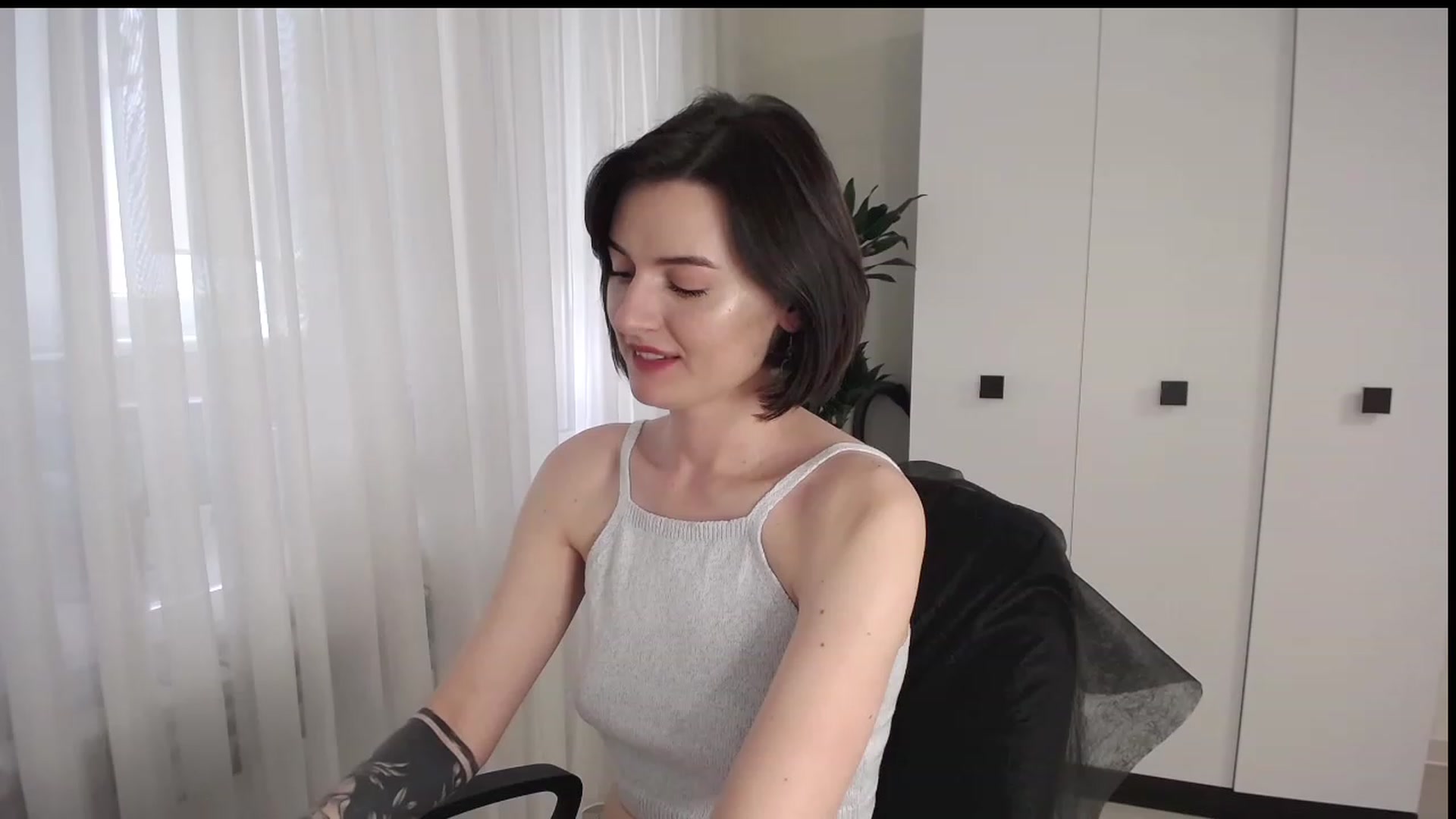 Gallery image thumbnail from L_lame's myfreecams stream on, 05/23/2023, 15:52 image 8 of 20