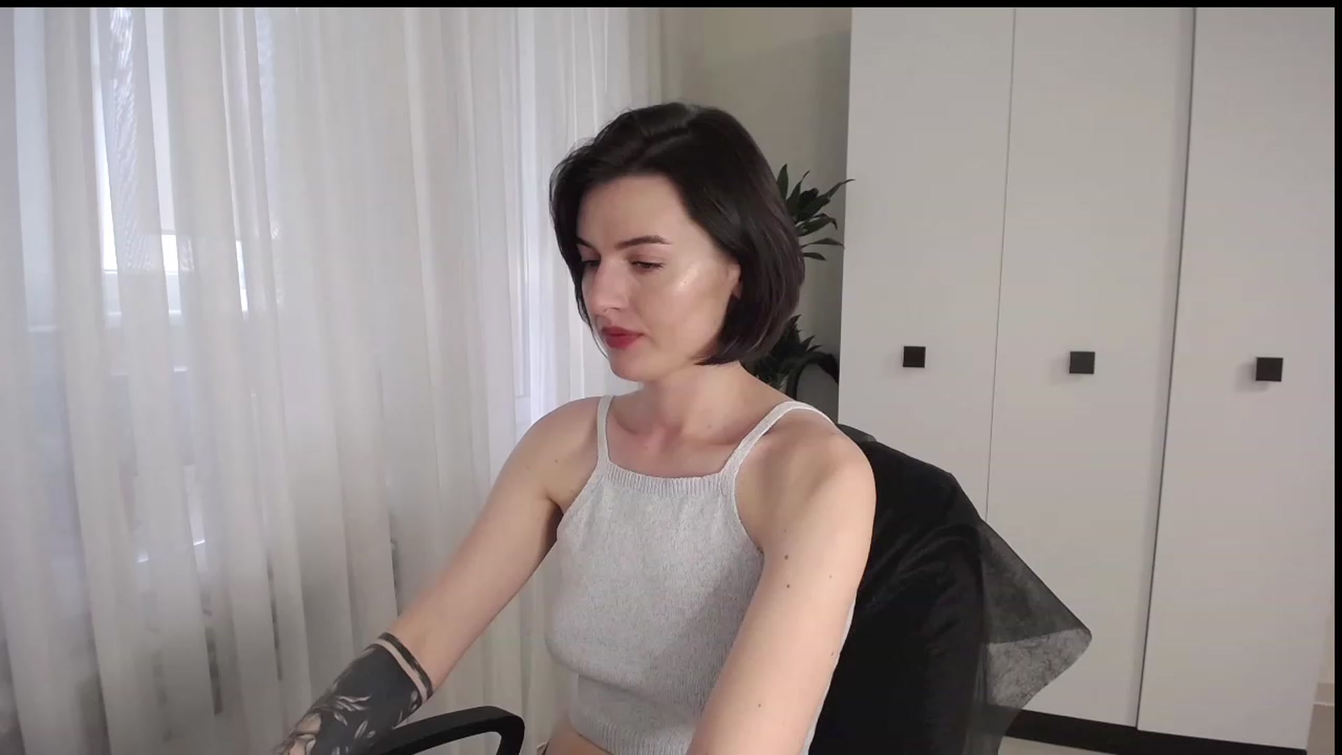 Gallery image thumbnail from L_lame's myfreecams stream on, 05/23/2023, 15:52 image 15 of 20