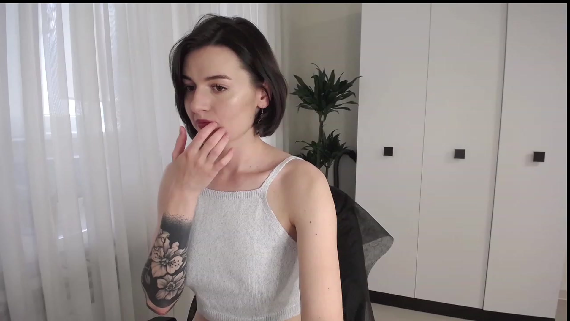 Gallery image thumbnail from L_lame's myfreecams stream on, 05/23/2023, 15:52 image 10 of 20