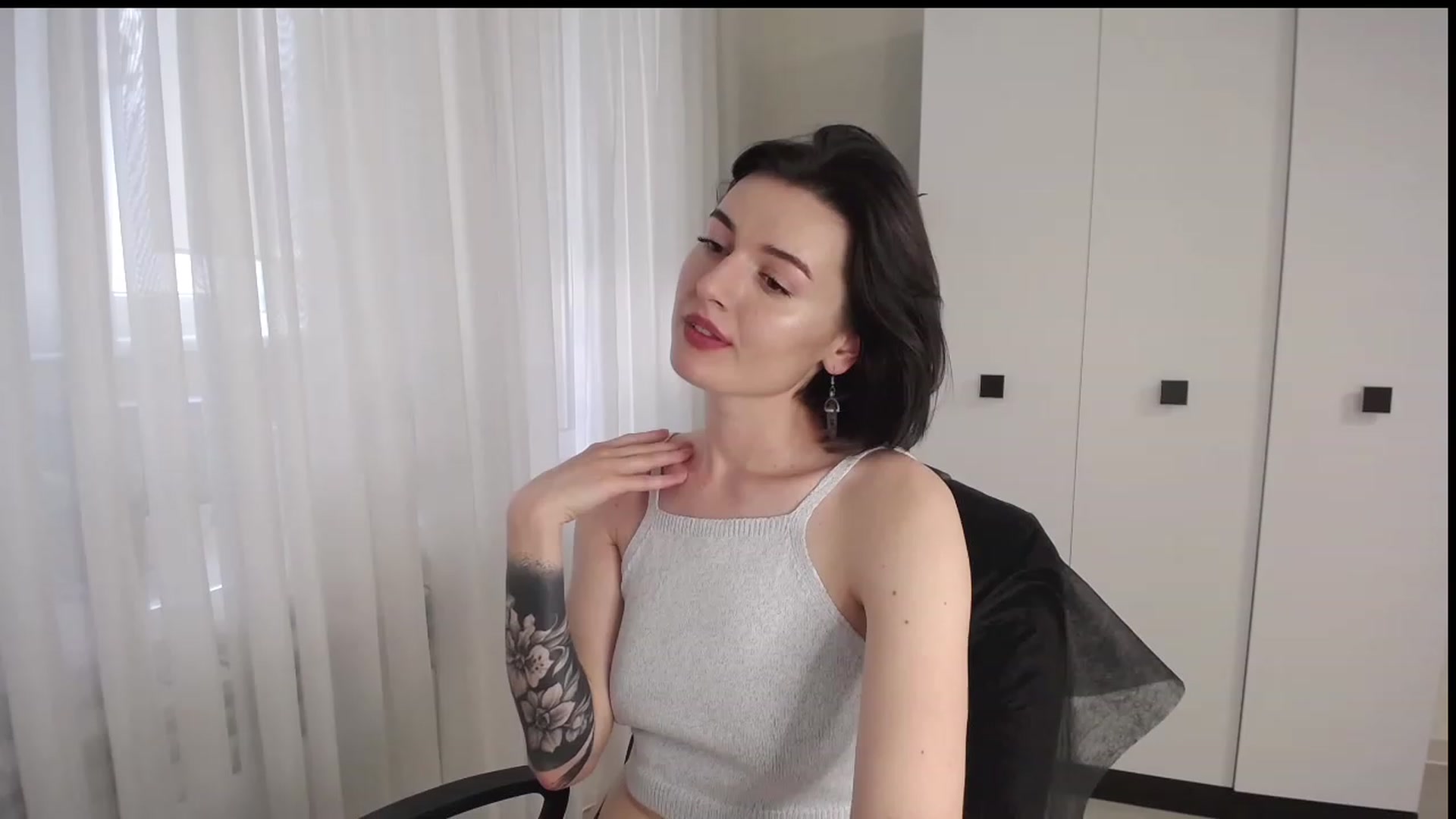 Gallery image thumbnail from L_lame's myfreecams stream on, 05/23/2023, 15:52 image 12 of 20