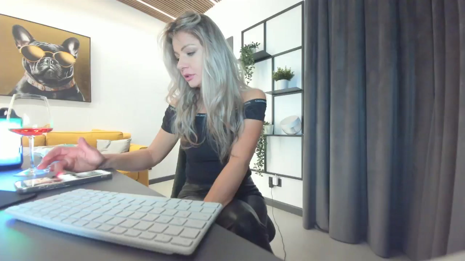 Gallery image thumbnail from L_y_d's myfreecams stream on, 11/02/2024, 18:52 image 9 of 20