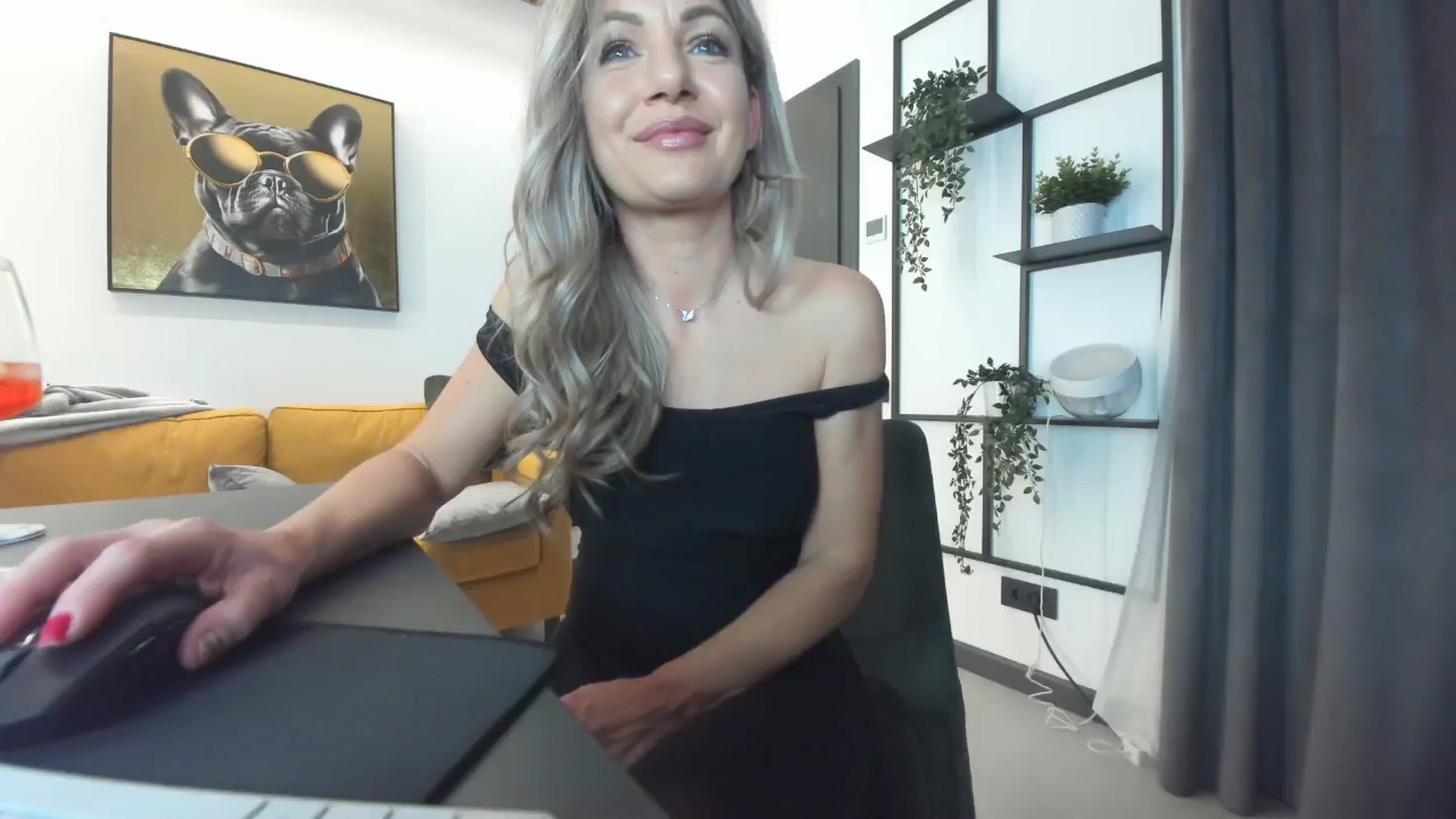 Gallery image thumbnail from L_y_d's myfreecams stream on, 12/05/2024, 21:58 image 16 of 20