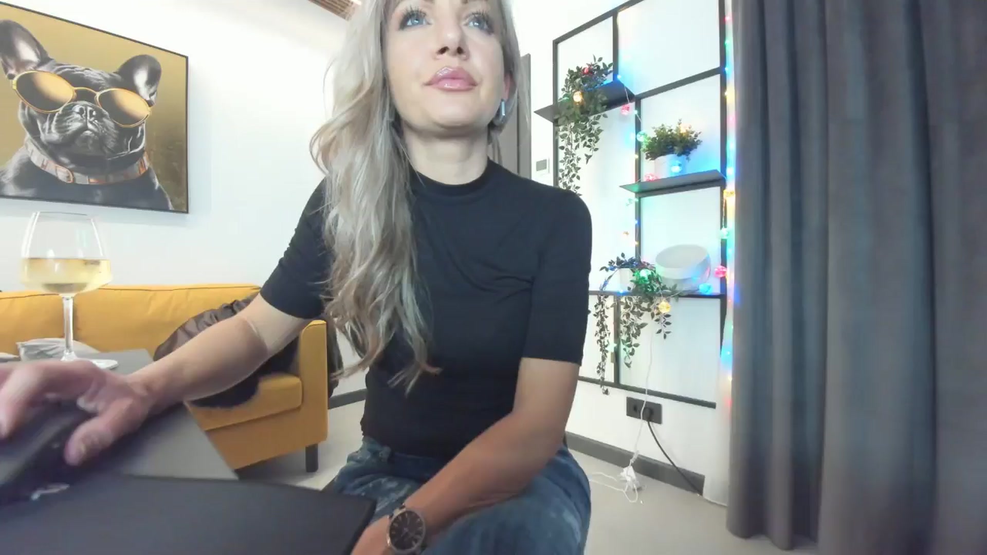 Gallery image thumbnail from L_y_d's myfreecams stream on, 12/06/2024, 23:22 image 1 of 20