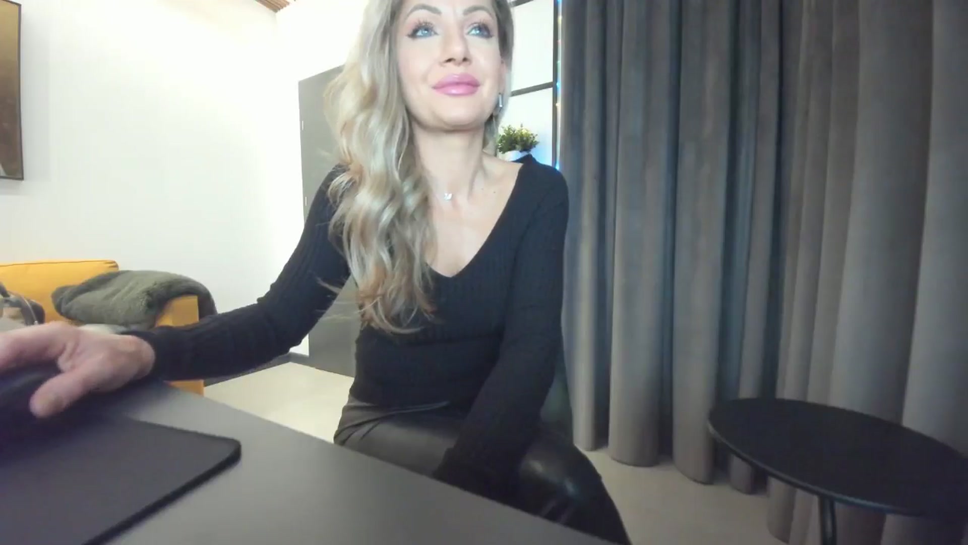 Gallery image thumbnail from L_y_d's myfreecams stream on, 12/20/2024, 23:48 image 3 of 20