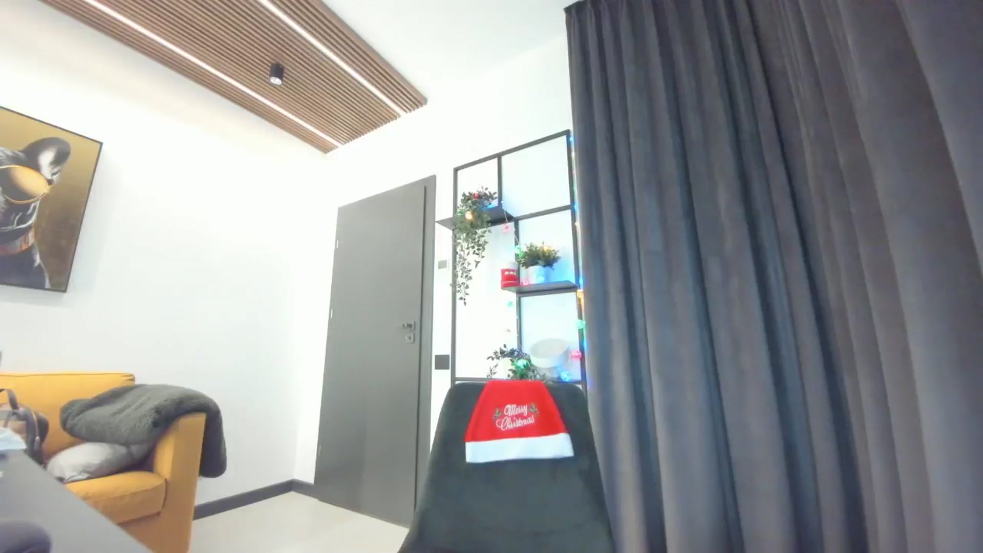 Gallery image thumbnail from L_y_d's myfreecams stream on, 12/20/2024, 23:48 image 4 of 20