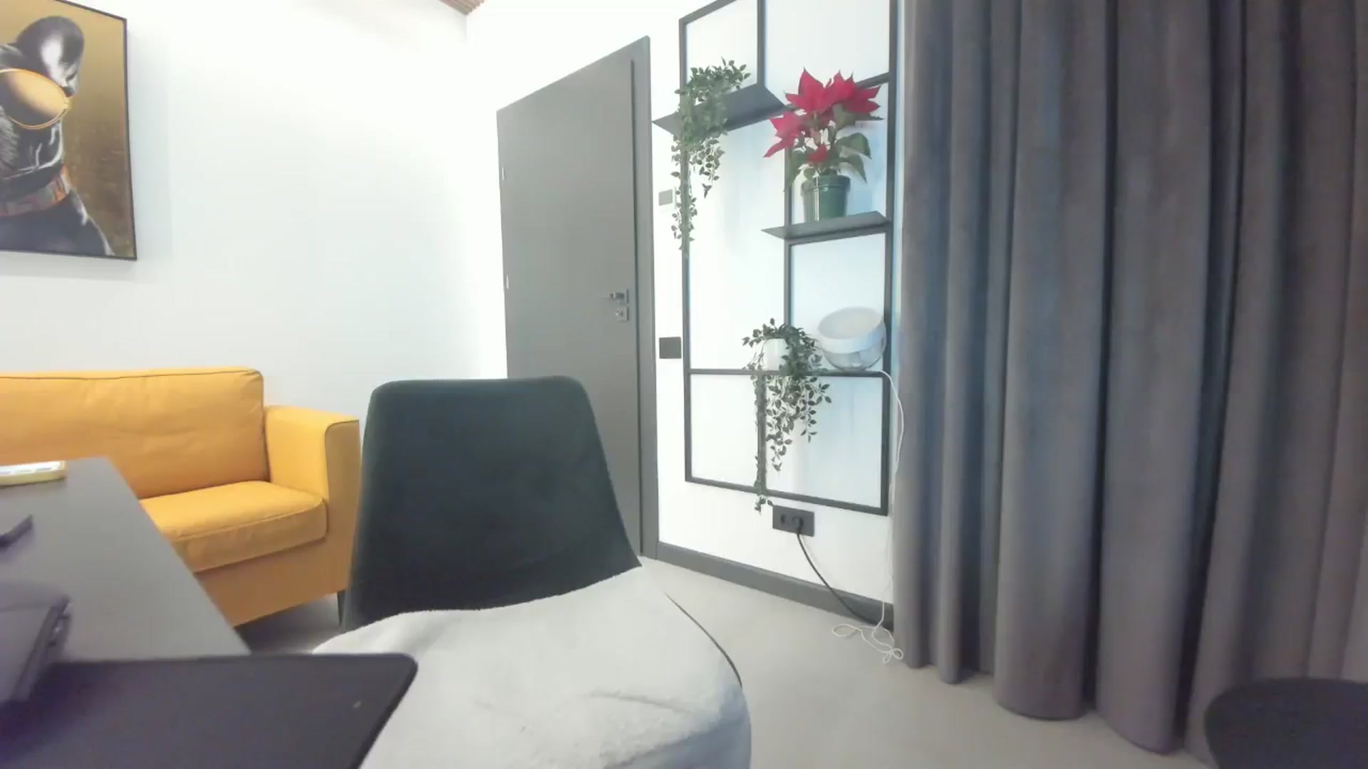 Gallery image thumbnail from L_y_d's myfreecams stream on, 01/05/2025, 21:51 image 16 of 20