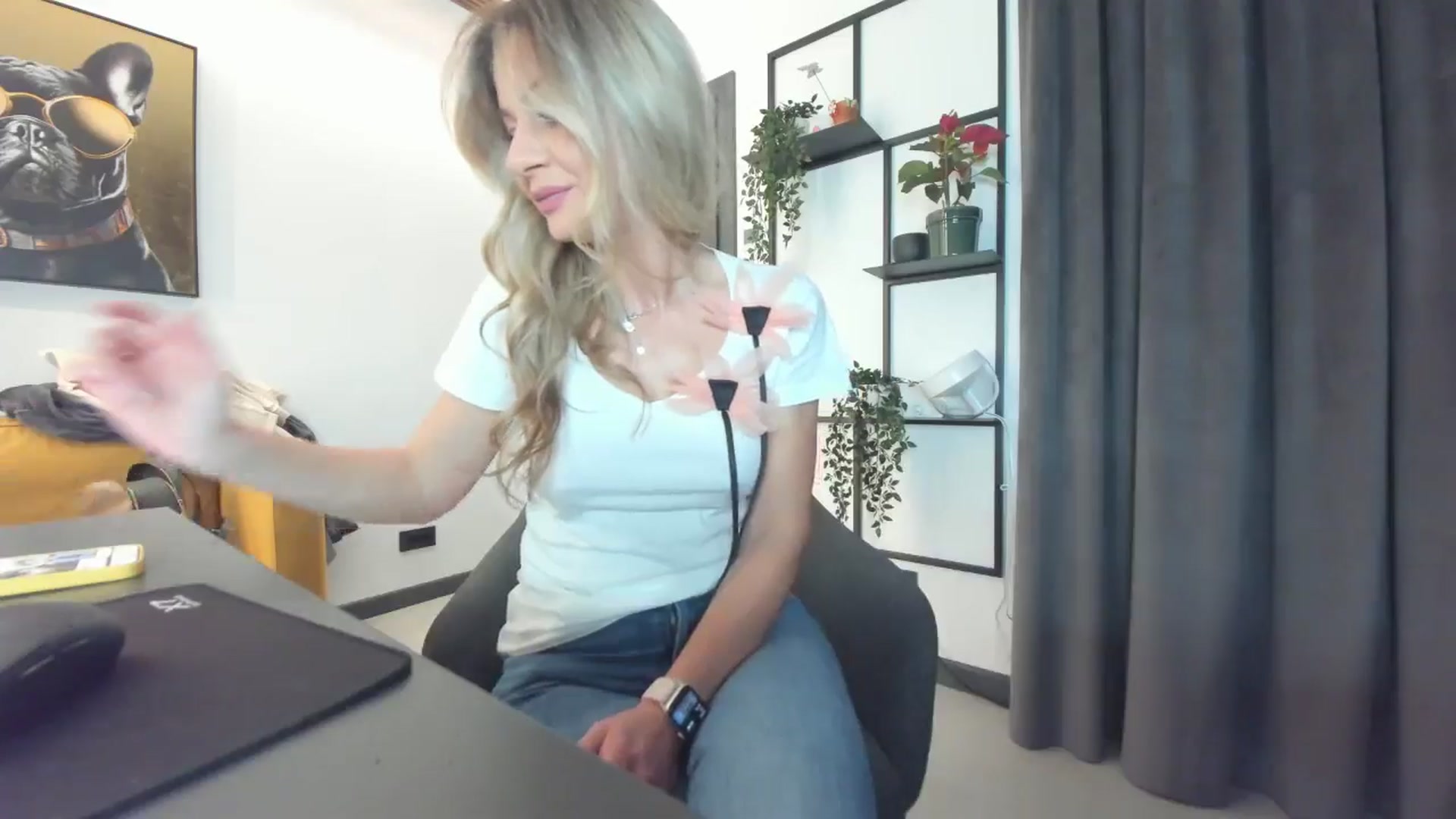 Gallery image thumbnail from L_y_d's myfreecams stream on, 04/19/2025, 16:45 image 13 of 20