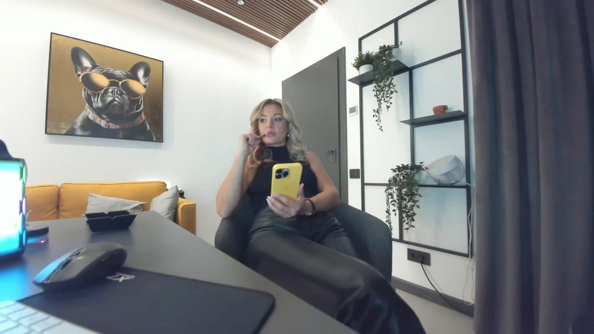 Gallery image thumbnail from L_y_d's myfreecams stream on, 11/01/2025, 16:04 image 9 of 20