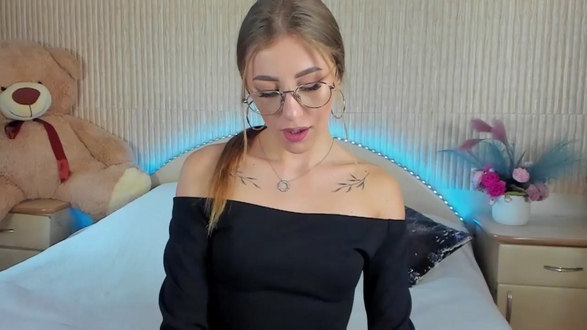 Gallery image thumbnail from LaAngel's myfreecams stream on, 04/01/2024, 11:48 image 2 of 20