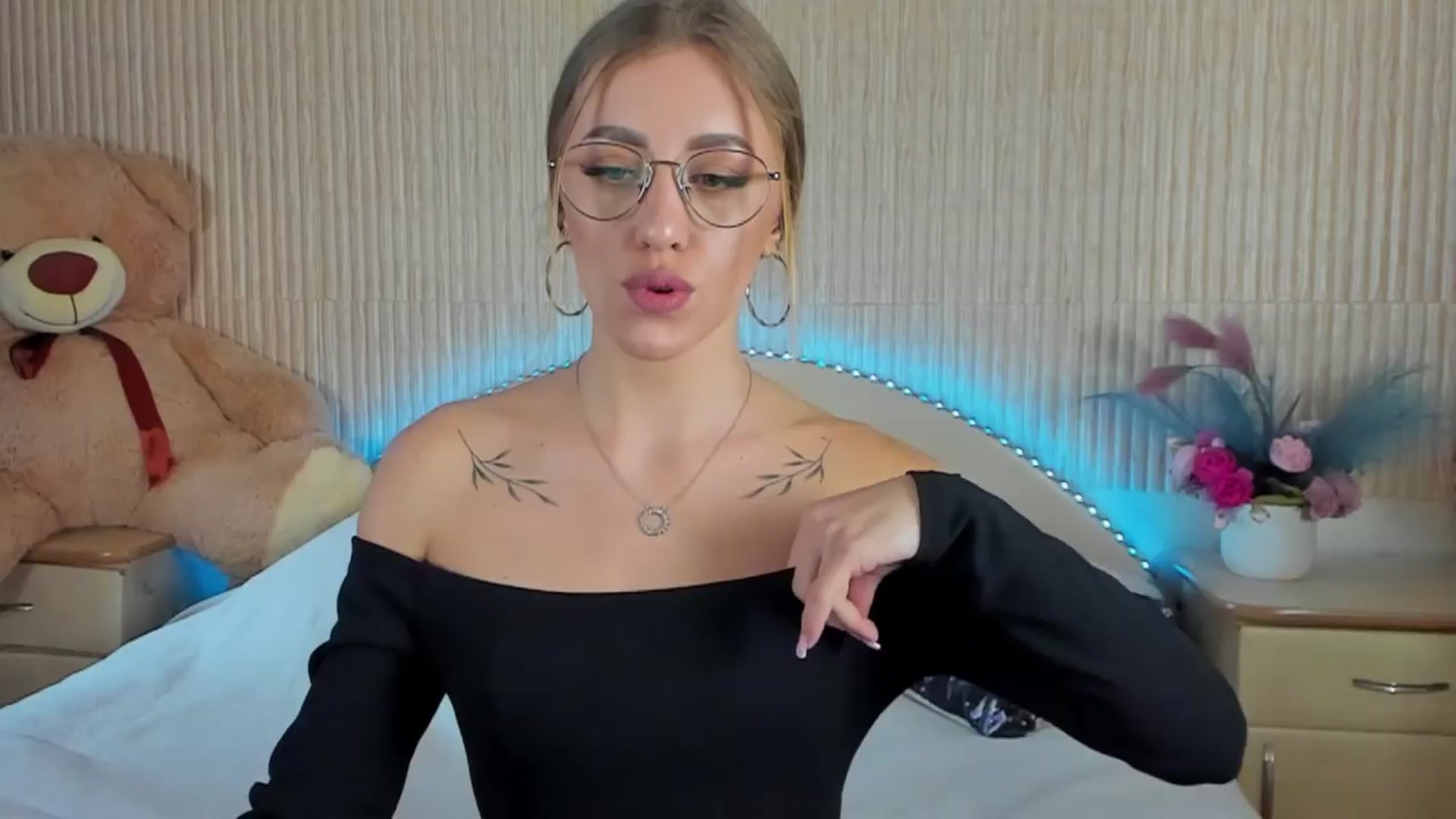 Gallery image thumbnail from LaAngel's myfreecams stream on, 04/01/2024, 13:31 image 1 of 20