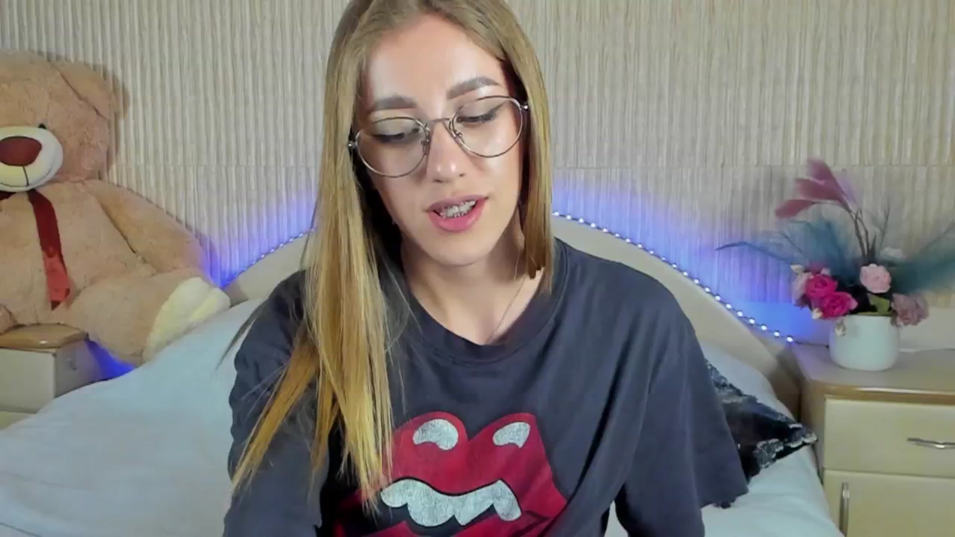 Gallery image thumbnail from LaAngel's myfreecams stream on, 04/25/2024, 16:50 image 14 of 20