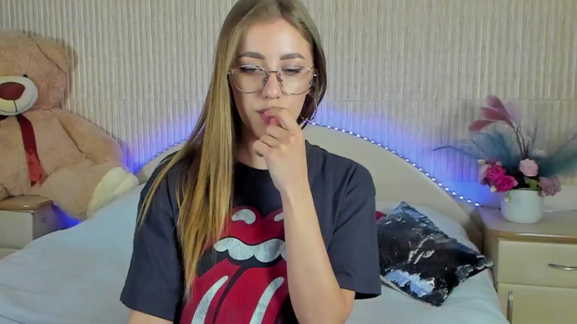 Gallery image thumbnail from LaAngel's myfreecams stream on, 04/25/2024, 16:50 image 2 of 20