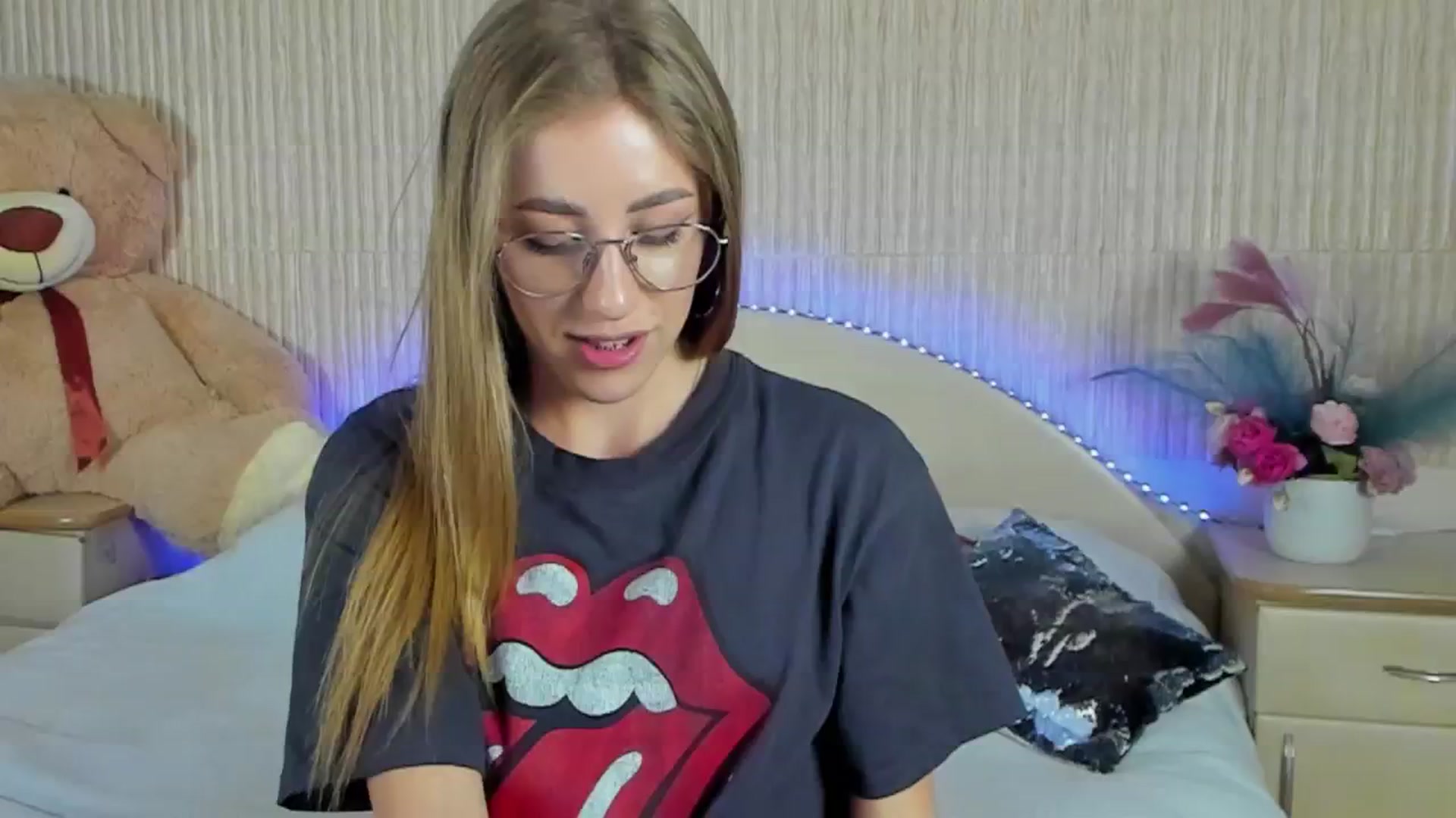 Gallery image thumbnail from LaAngel's myfreecams stream on, 04/25/2024, 16:50 image 15 of 20