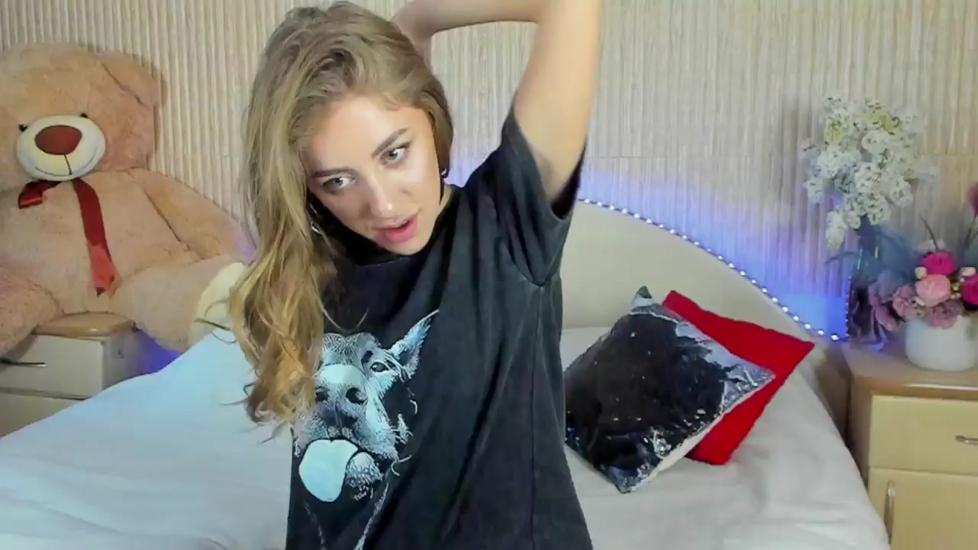 Gallery image thumbnail from LaAngel's myfreecams stream on, 05/02/2024, 15:04 image 18 of 20