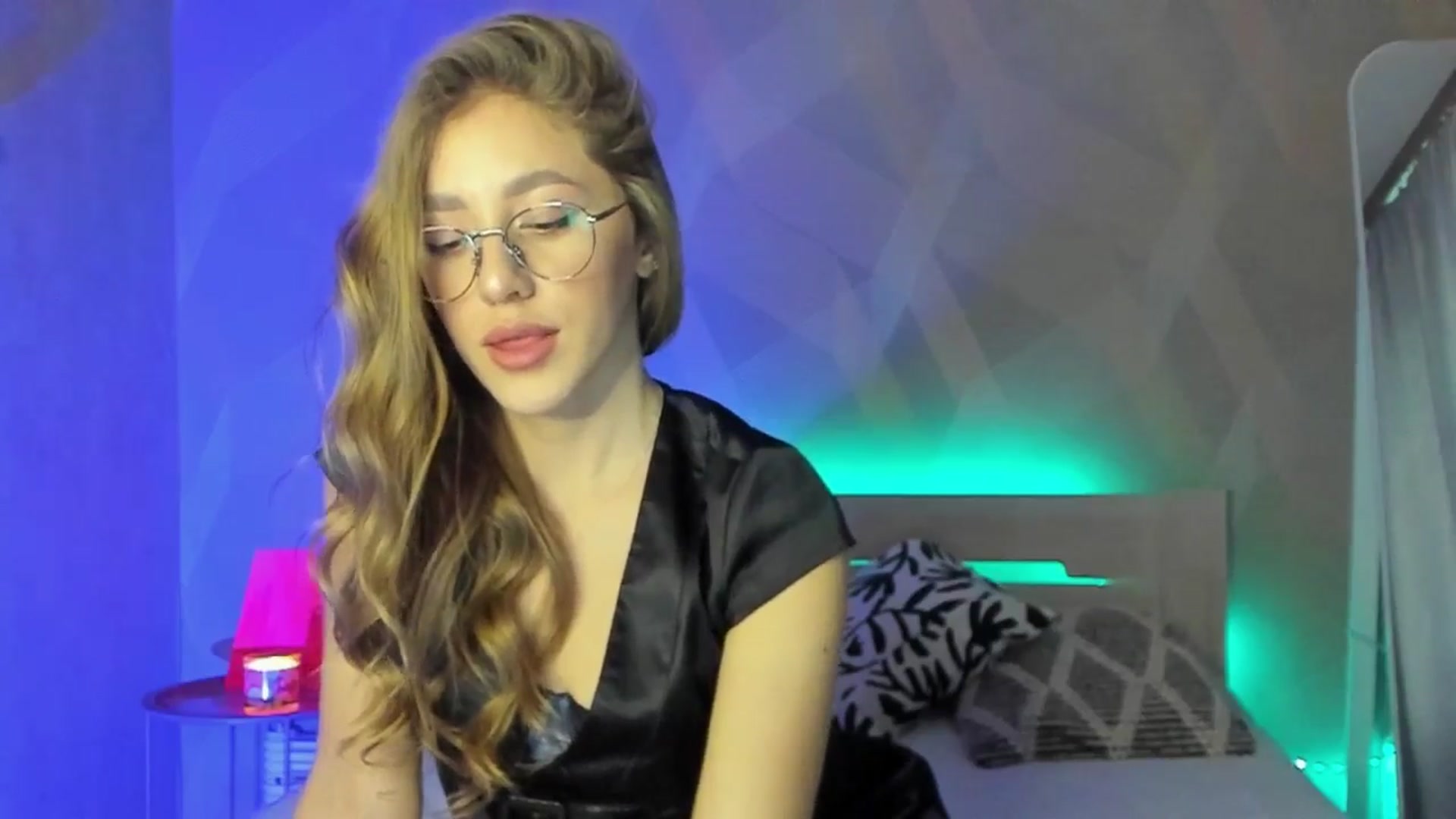 Gallery image thumbnail from LaAngel's myfreecams stream on, 04/21/2025, 14:03 image 13 of 20