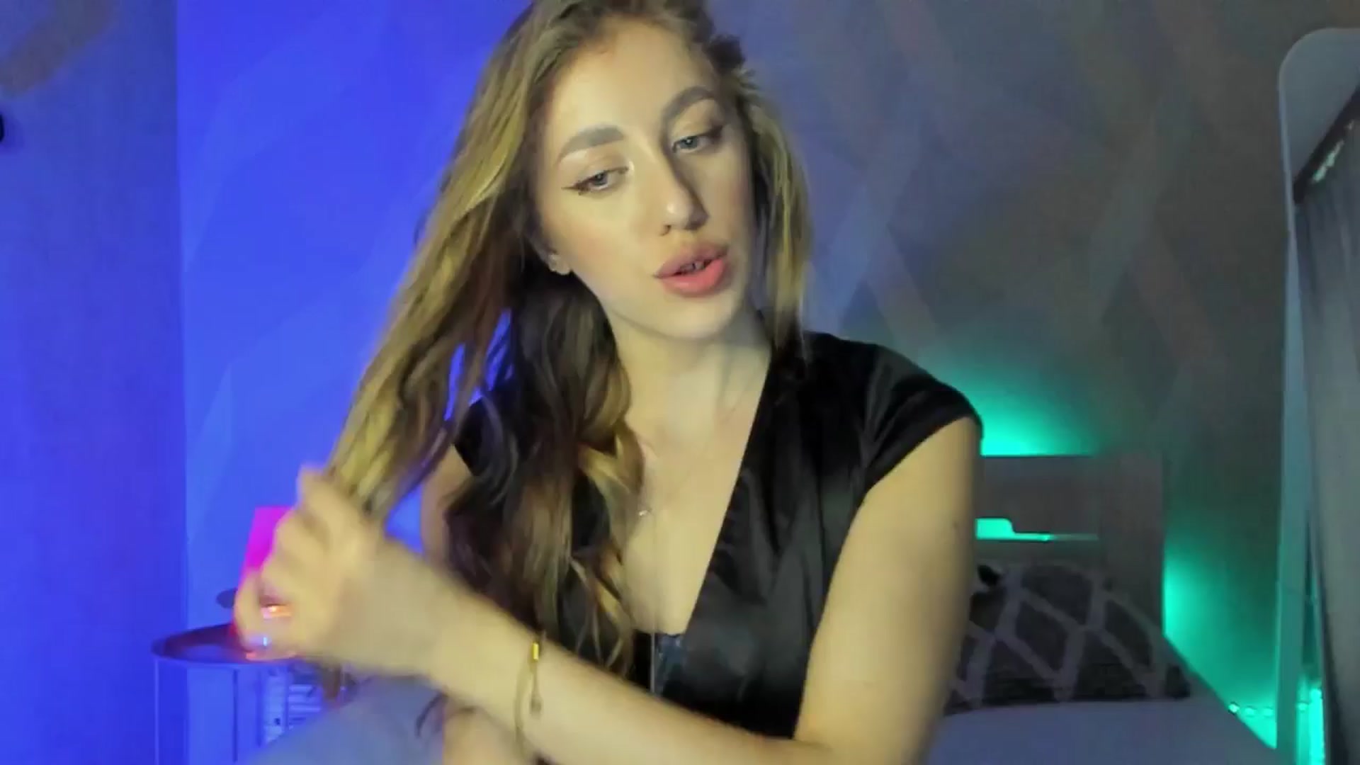 Gallery image thumbnail from LaAngel's myfreecams stream on, 04/21/2025, 17:03 image 1 of 20