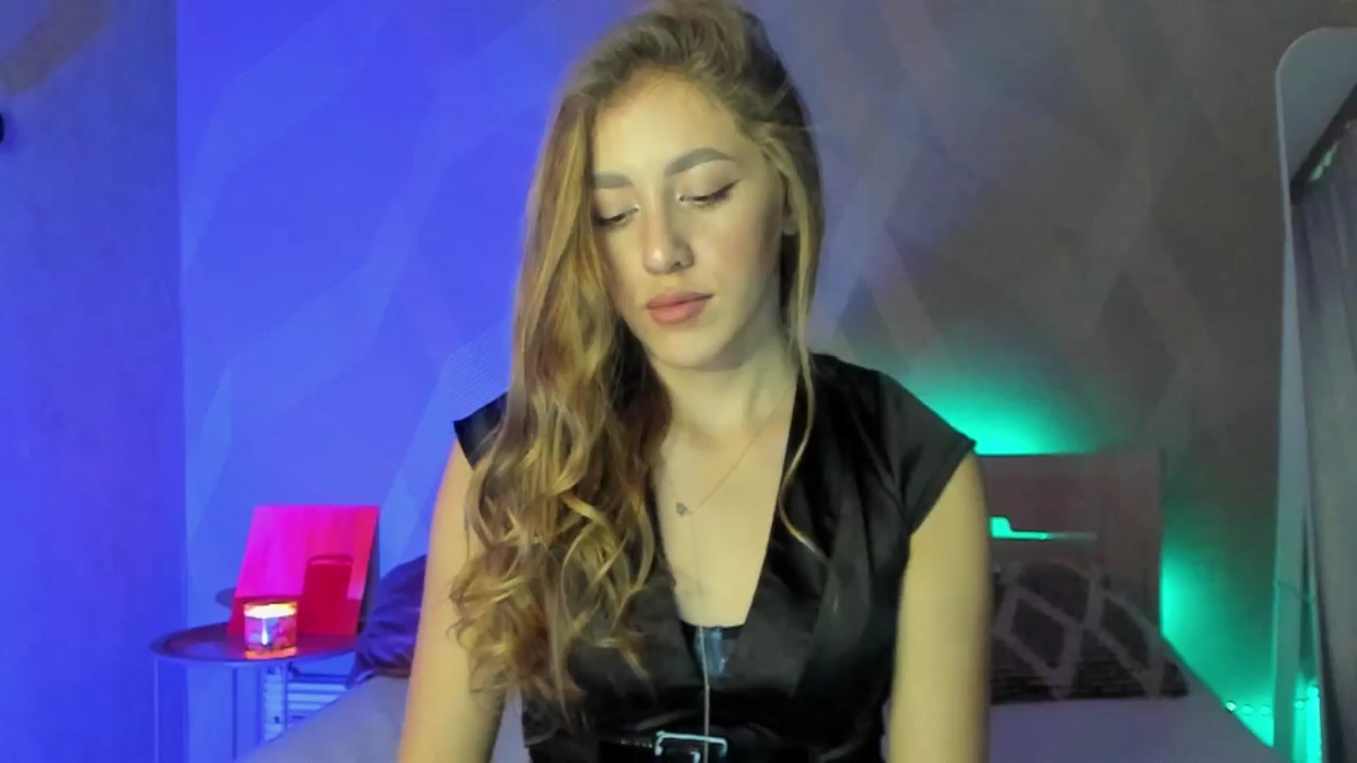 Gallery image thumbnail from LaAngel's myfreecams stream on, 04/21/2025, 17:03 image 6 of 20