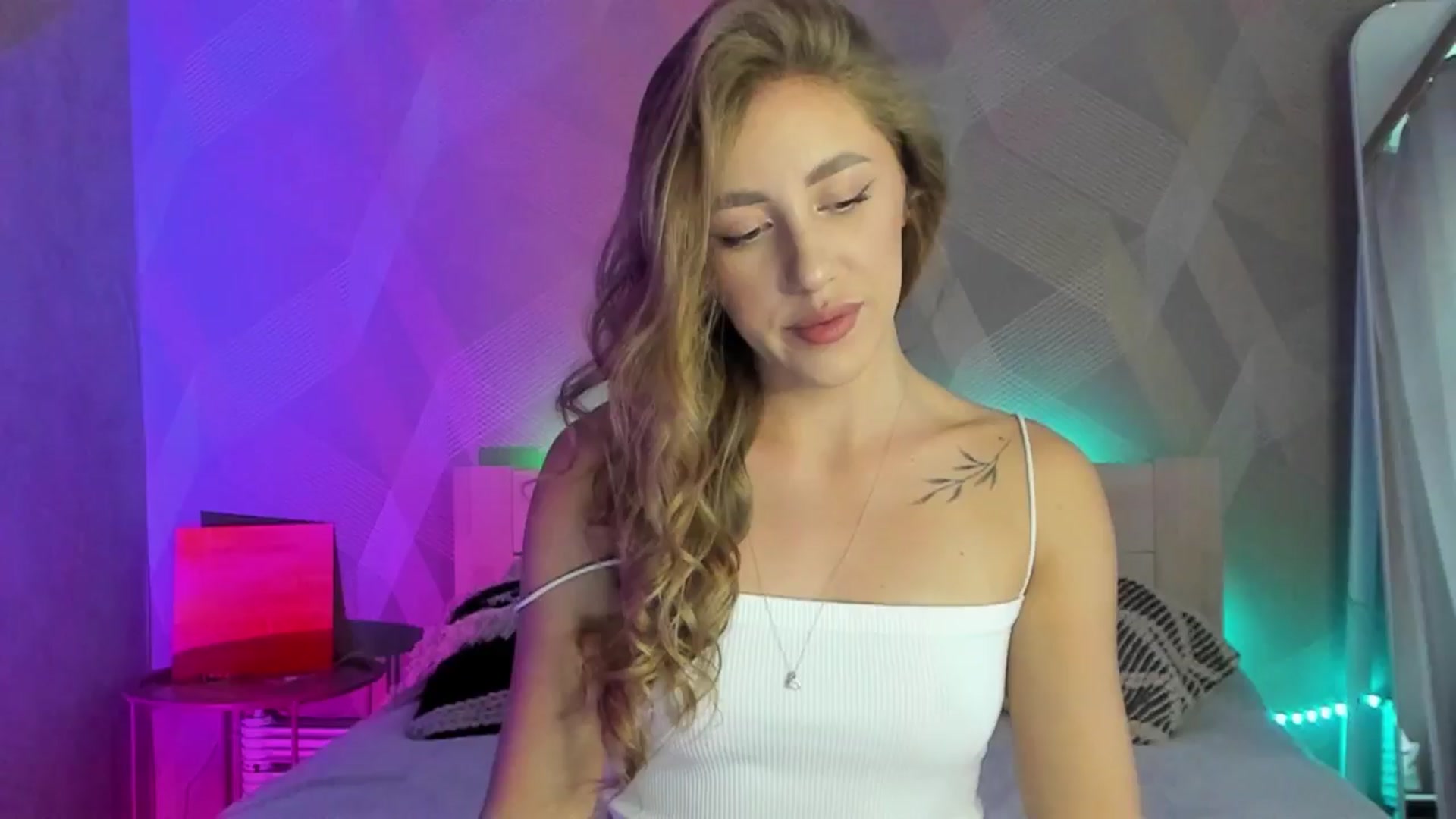 Gallery image thumbnail from LaAngel's myfreecams stream on, 06/09/2025, 12:38 image 9 of 20