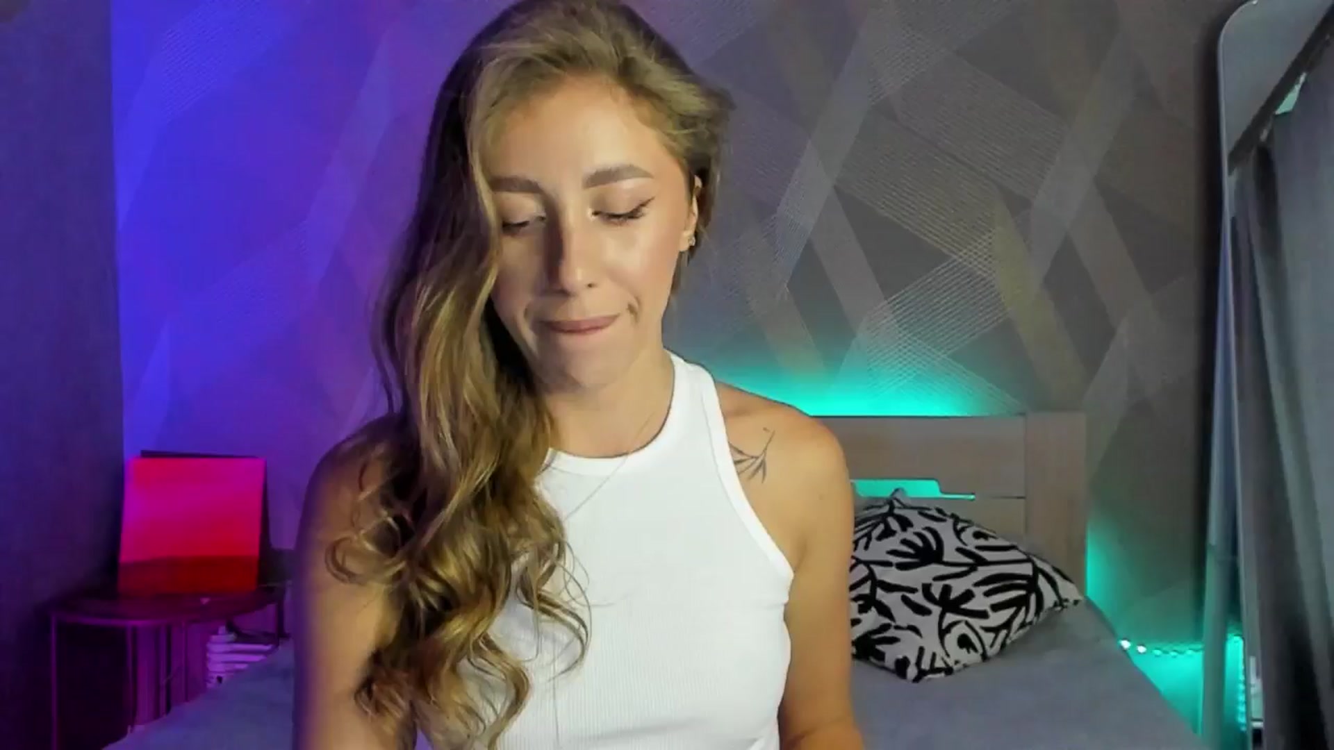 Gallery image thumbnail from LaAngel's myfreecams stream on, 06/16/2025, 15:20 image 15 of 20