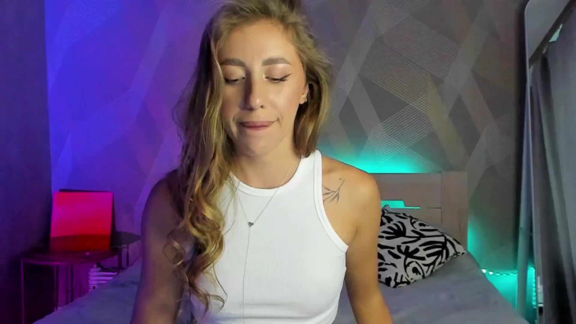 Gallery image thumbnail from LaAngel's myfreecams stream on, 06/16/2025, 15:20 image 17 of 20