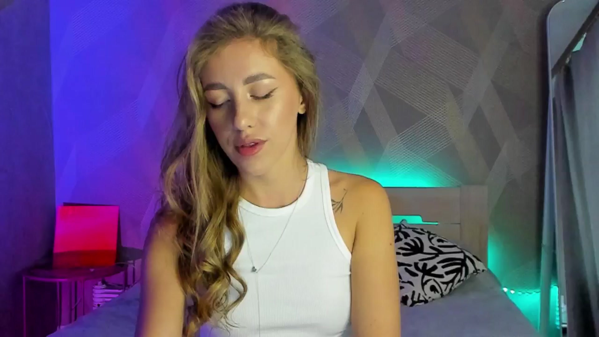 Gallery image thumbnail from LaAngel's myfreecams stream on, 06/16/2025, 15:20 image 10 of 20