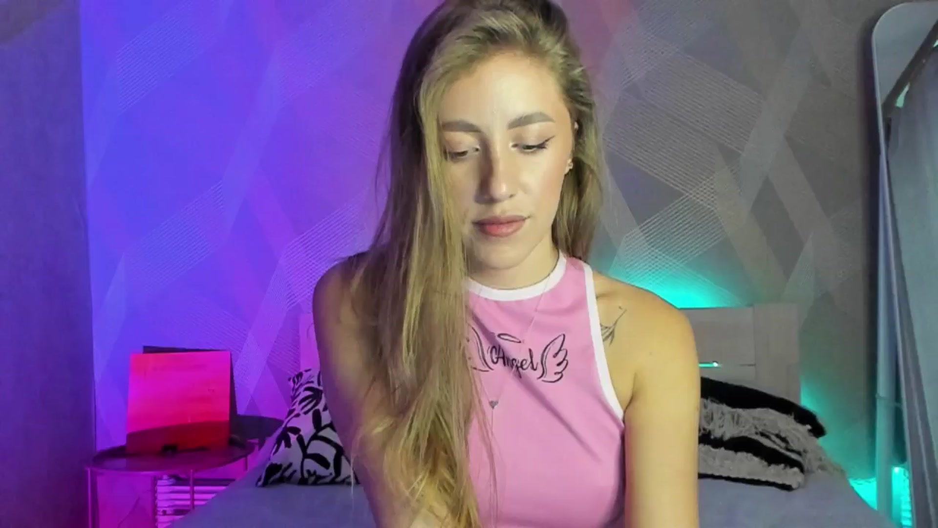 Gallery image thumbnail from LaAngel's myfreecams stream on, 06/18/2025, 14:42 image 7 of 20