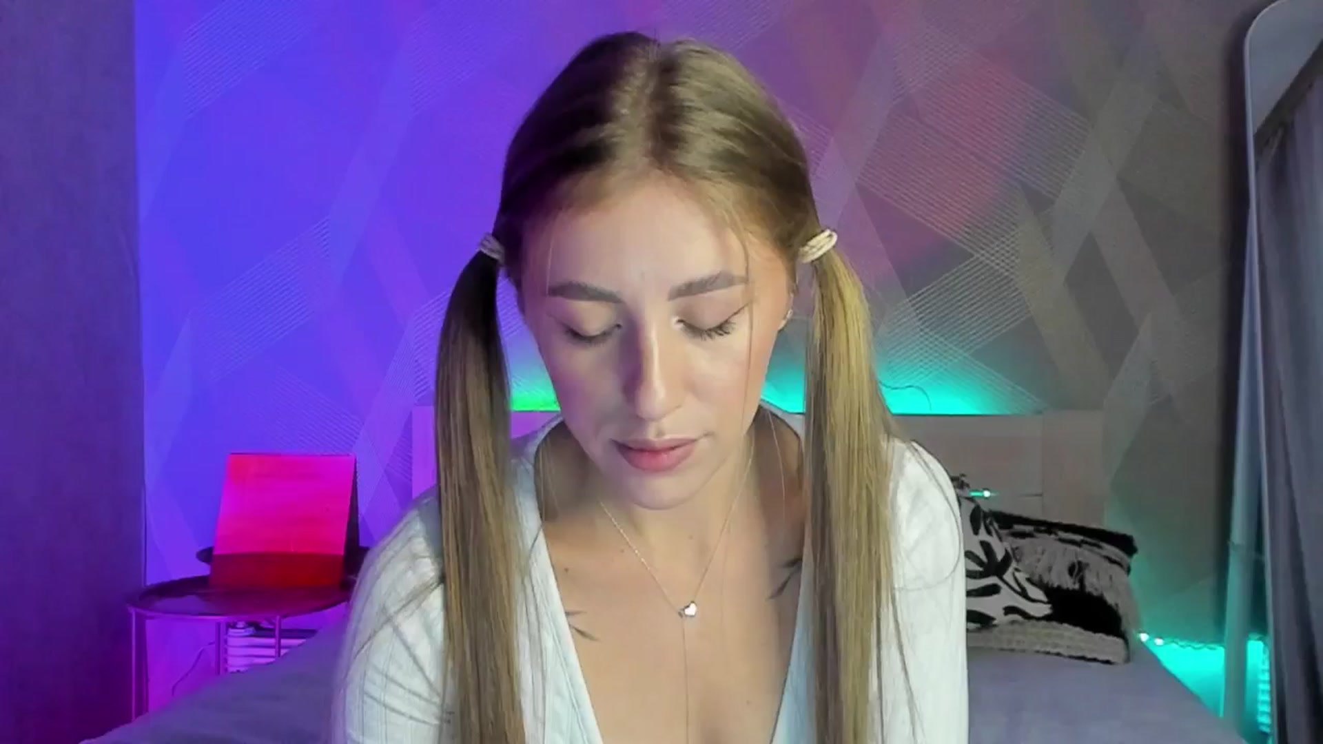 Gallery image thumbnail from LaAngel's myfreecams stream on, 06/23/2025, 16:20 image 19 of 20