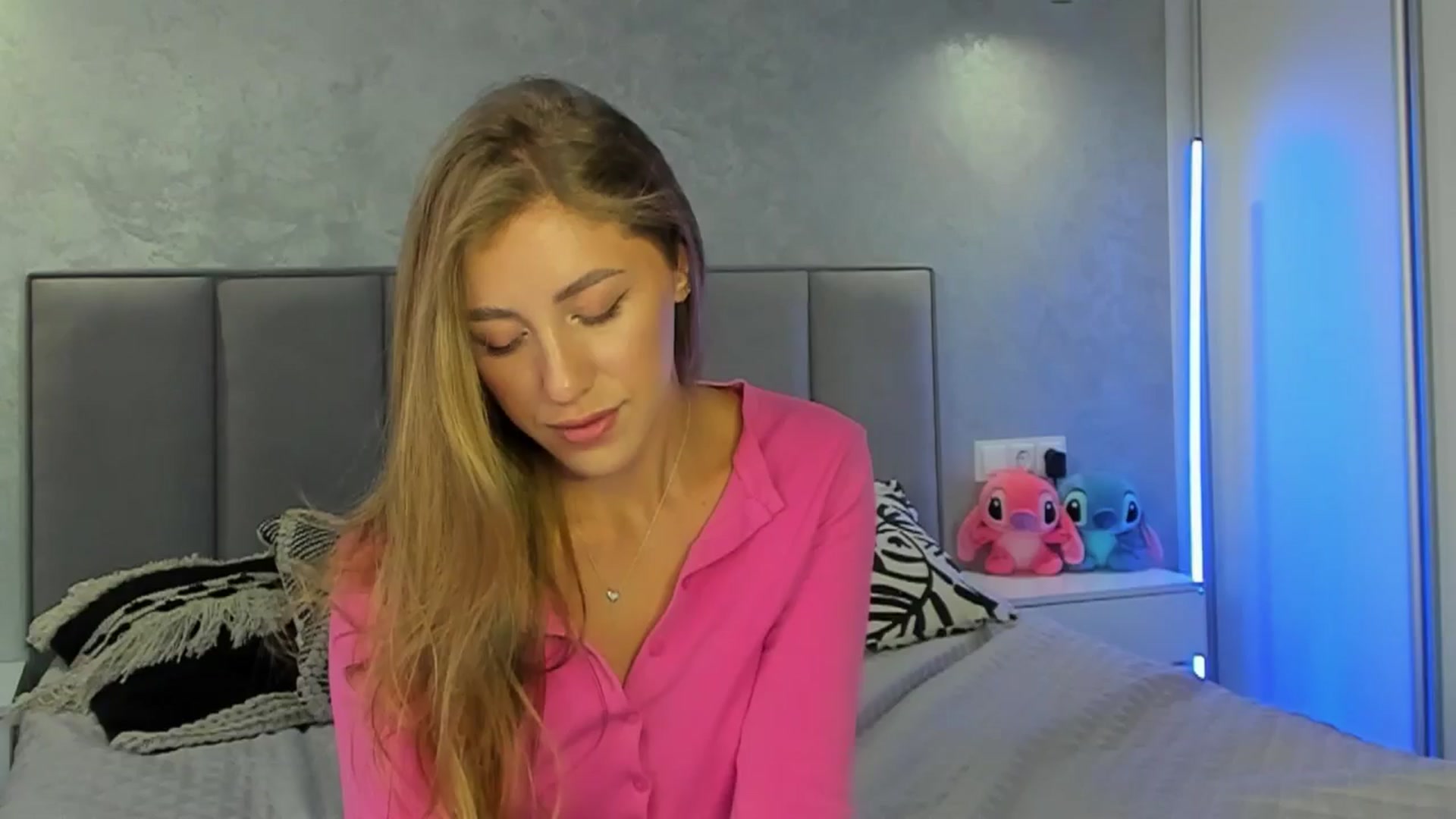 Gallery image thumbnail from LaAngel's myfreecams stream on, 08/07/2025, 17:20 image 19 of 20