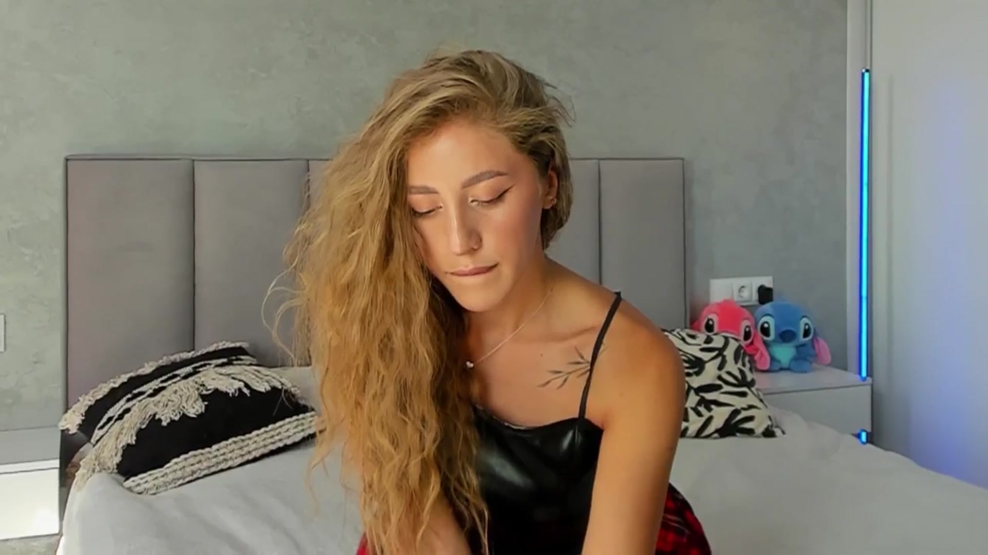 Gallery image thumbnail from LaAngel's myfreecams stream on, 08/11/2025, 13:29 image 15 of 20