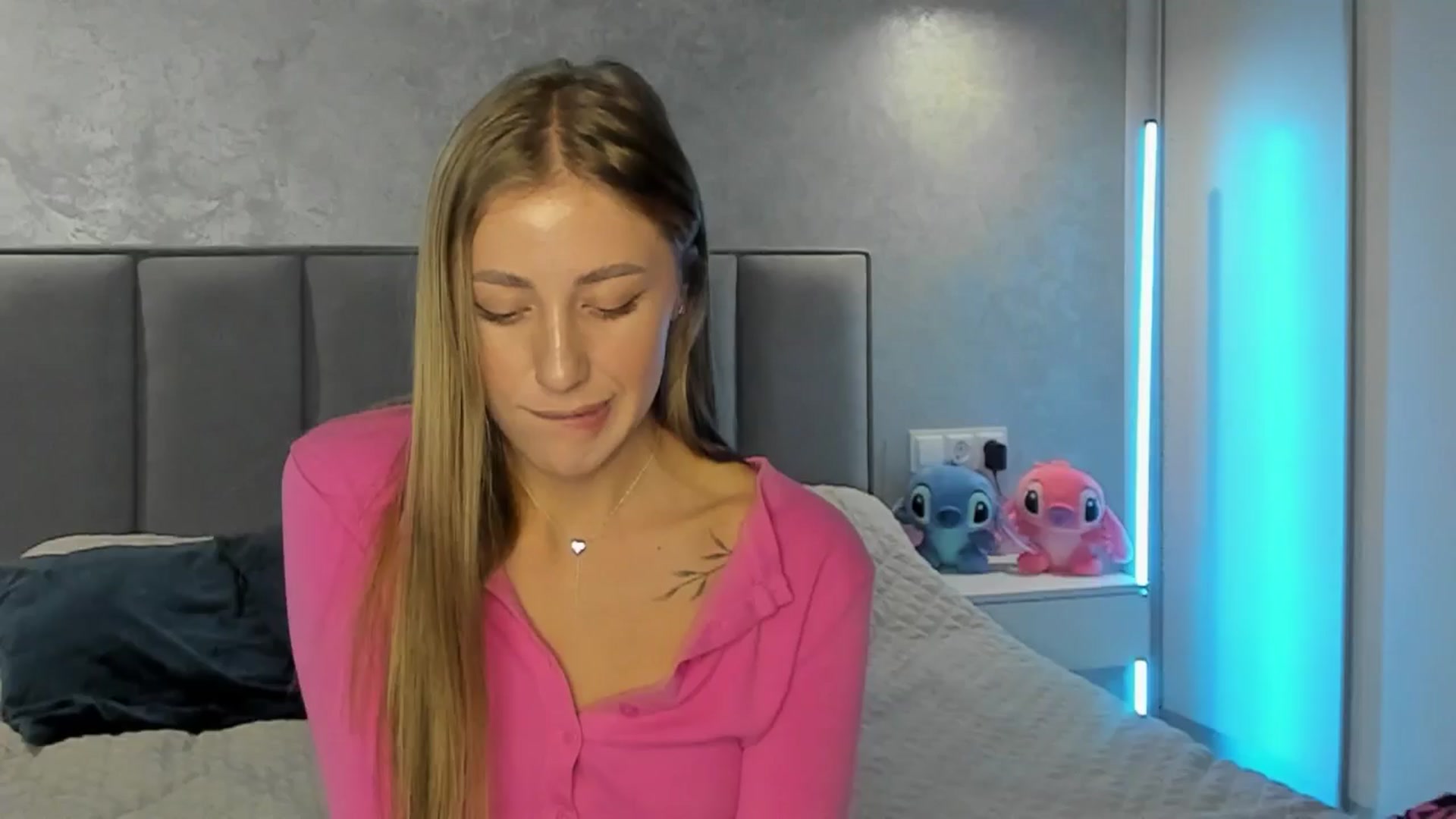 Gallery image thumbnail from LaAngel's myfreecams stream on, 10/02/2025, 16:00 image 3 of 20