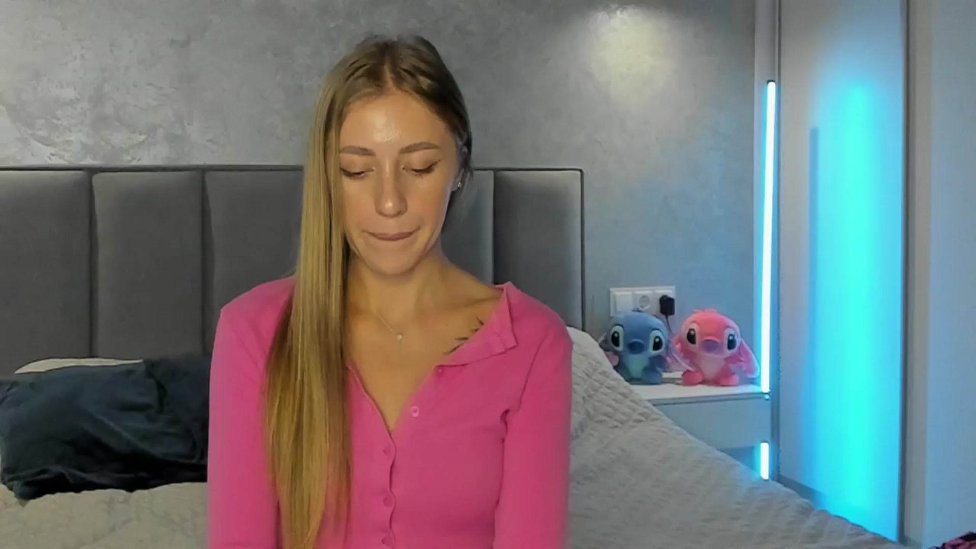 Gallery image thumbnail from LaAngel's myfreecams stream on, 10/02/2025, 16:00 image 6 of 20