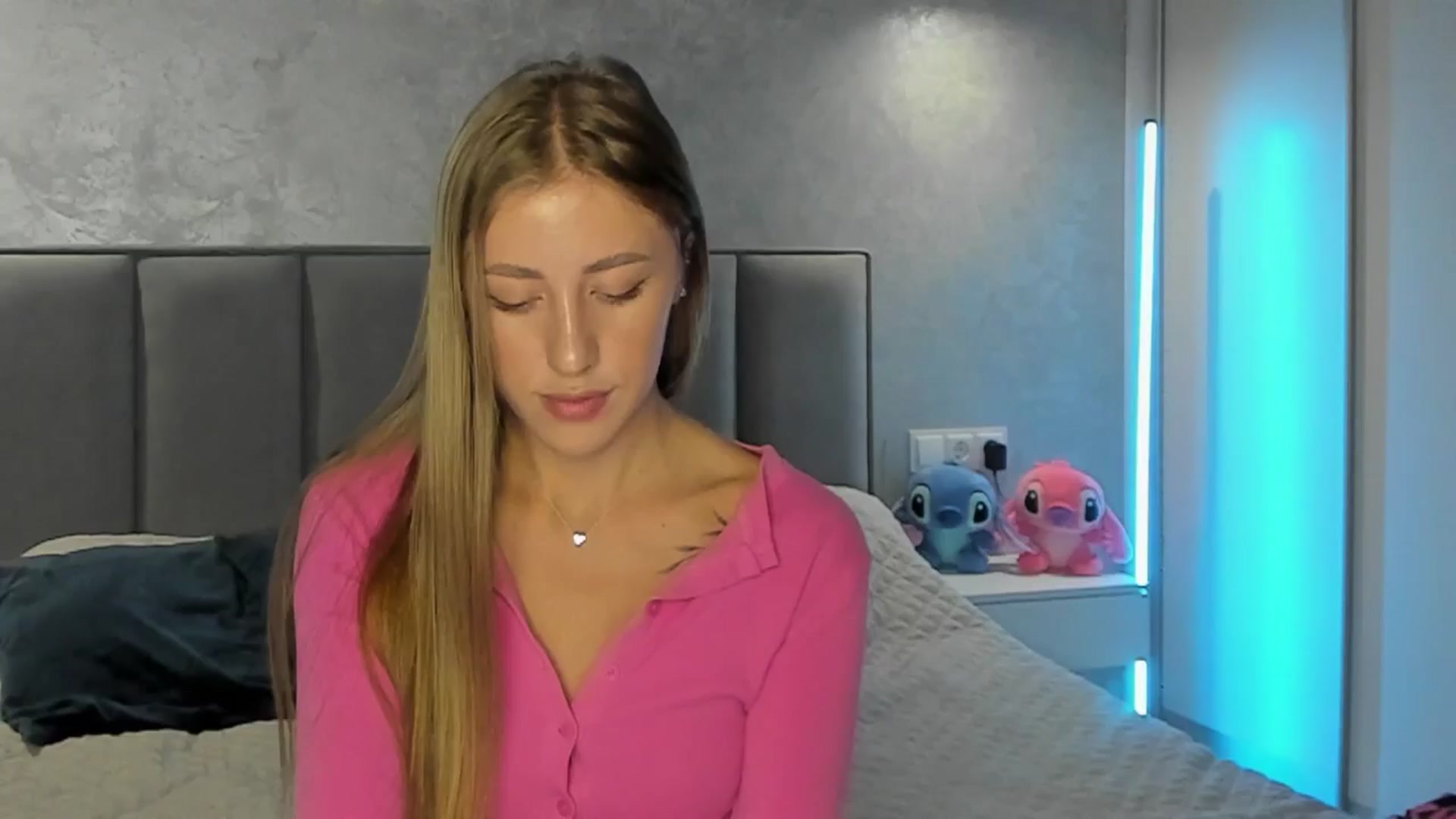 Gallery image thumbnail from LaAngel's myfreecams stream on, 10/02/2025, 16:00 image 10 of 20
