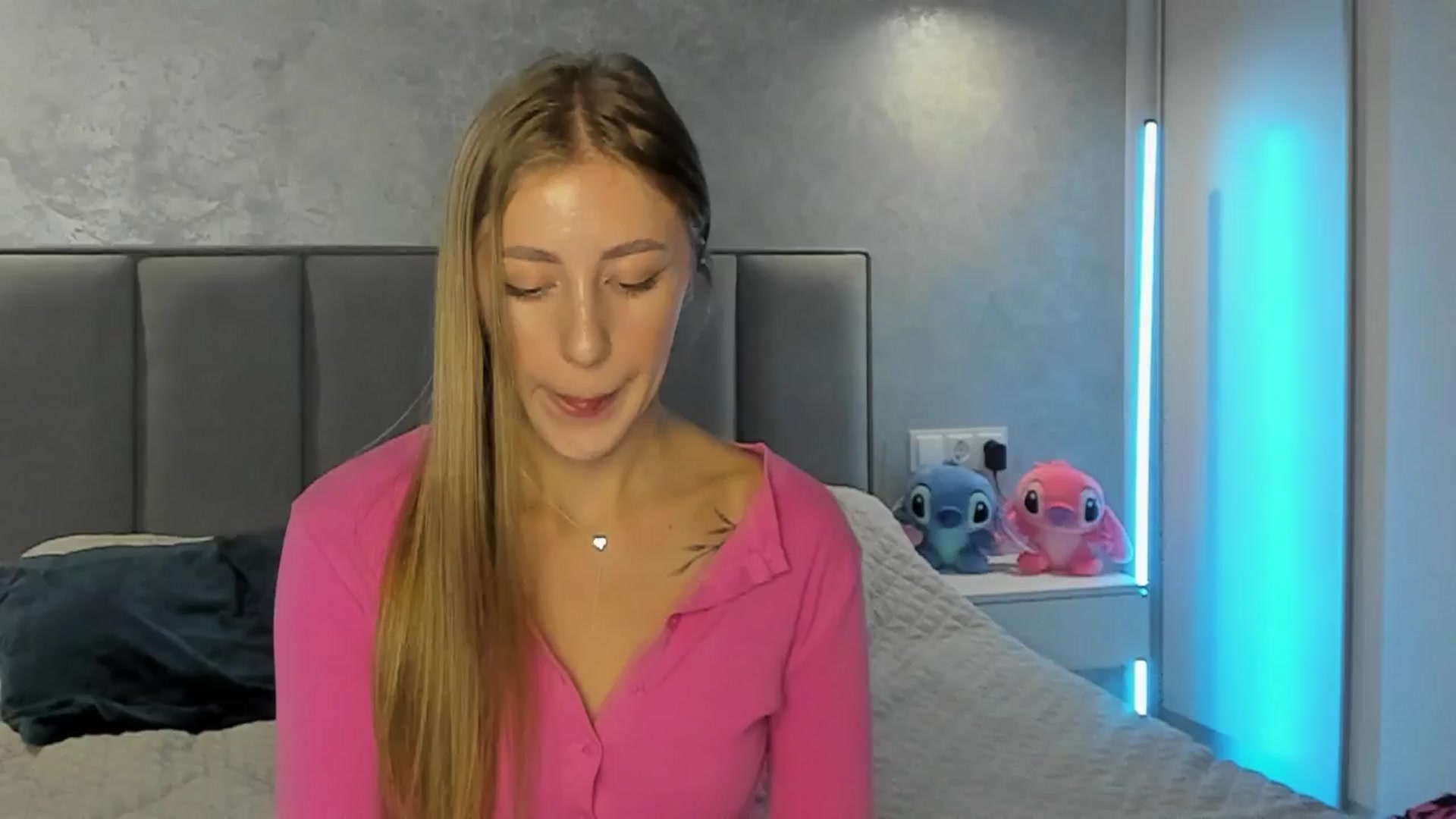 Gallery image thumbnail from LaAngel's myfreecams stream on, 10/02/2025, 16:00 image 5 of 20